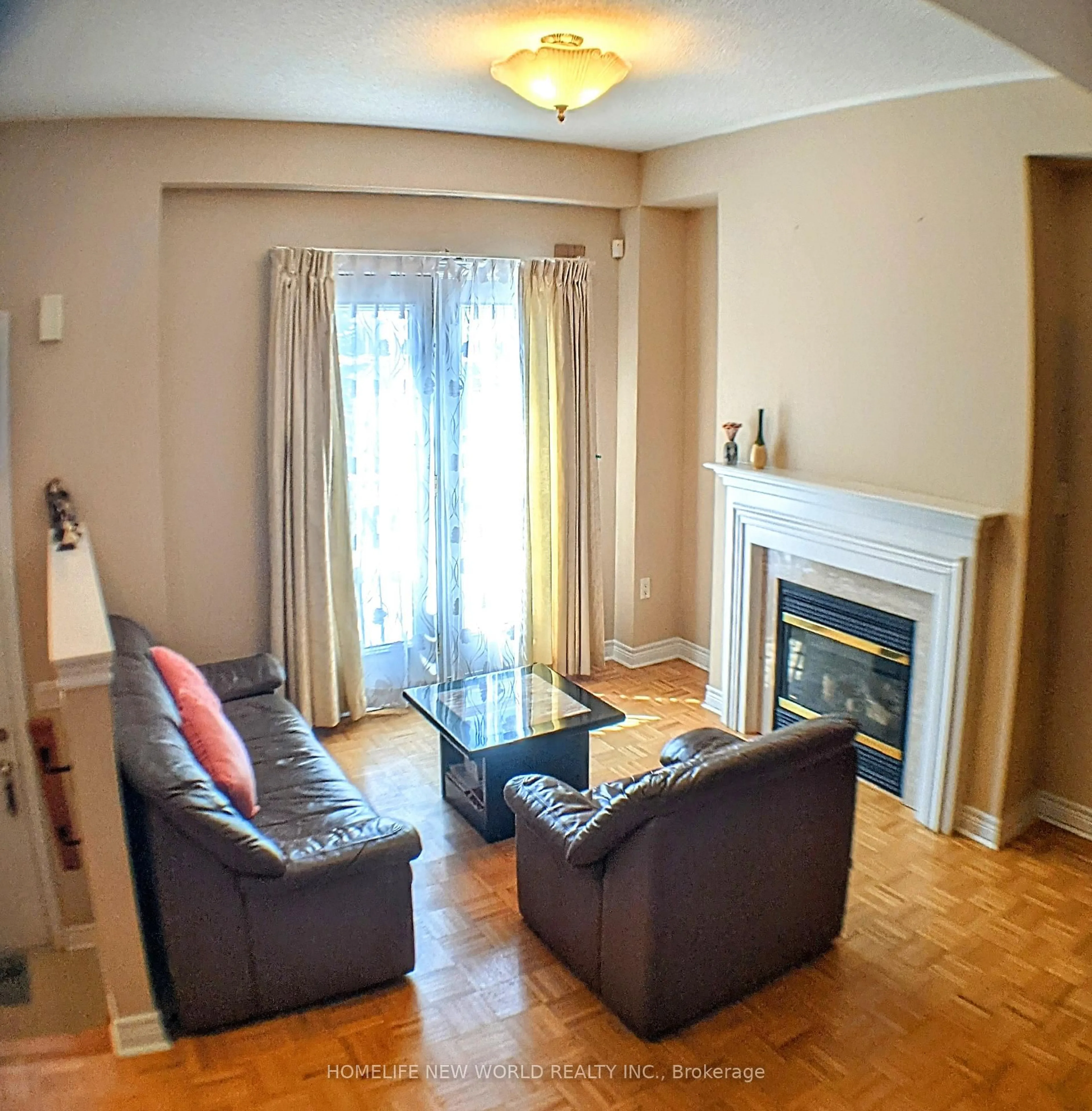 Living room with furniture, unknown for 9133 Bayview Ave #38, Richmond Hill Ontario L4B 4C5