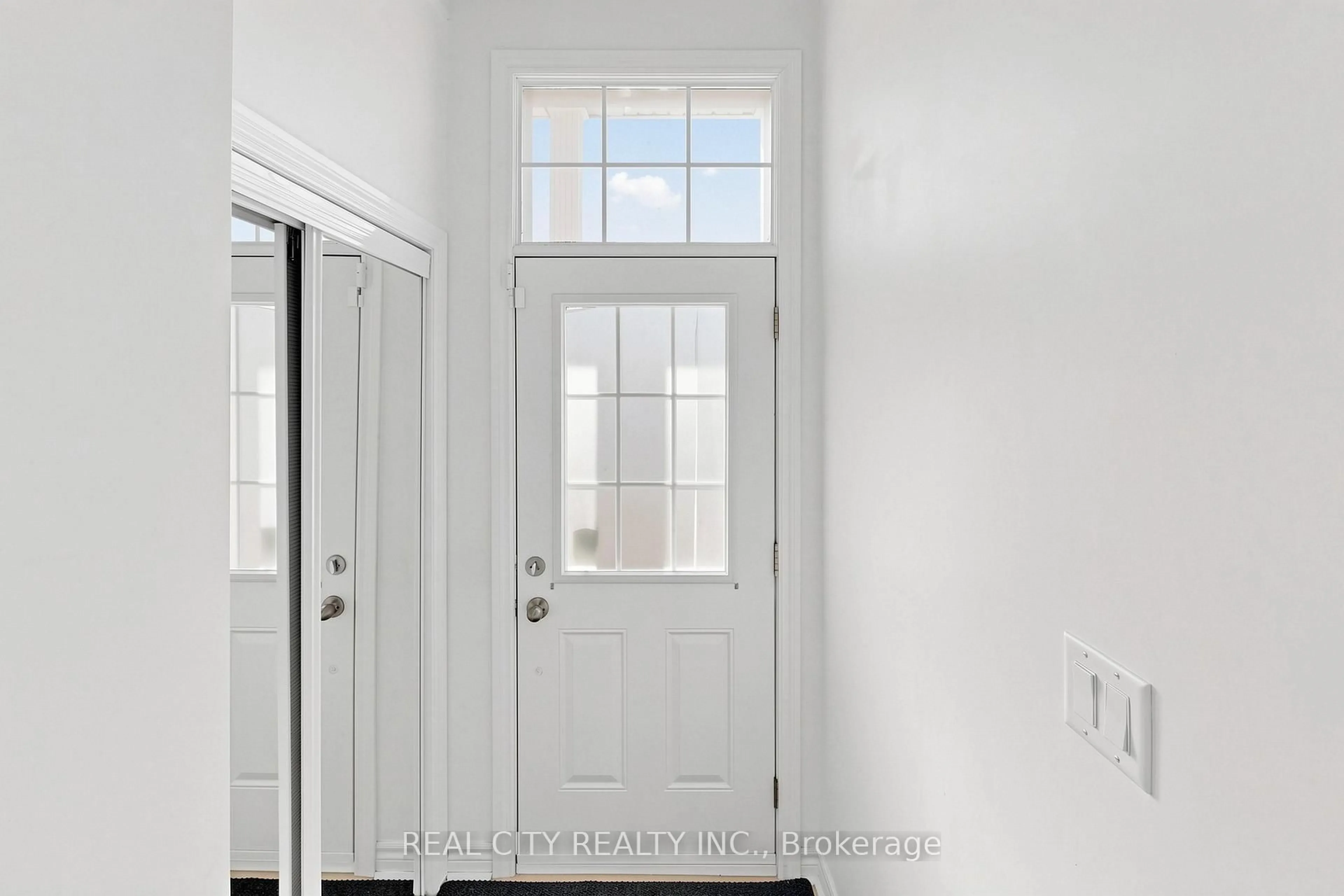 Indoor entryway for 10 Greensborough Village Circ #22, Markham Ontario L6E 1M4