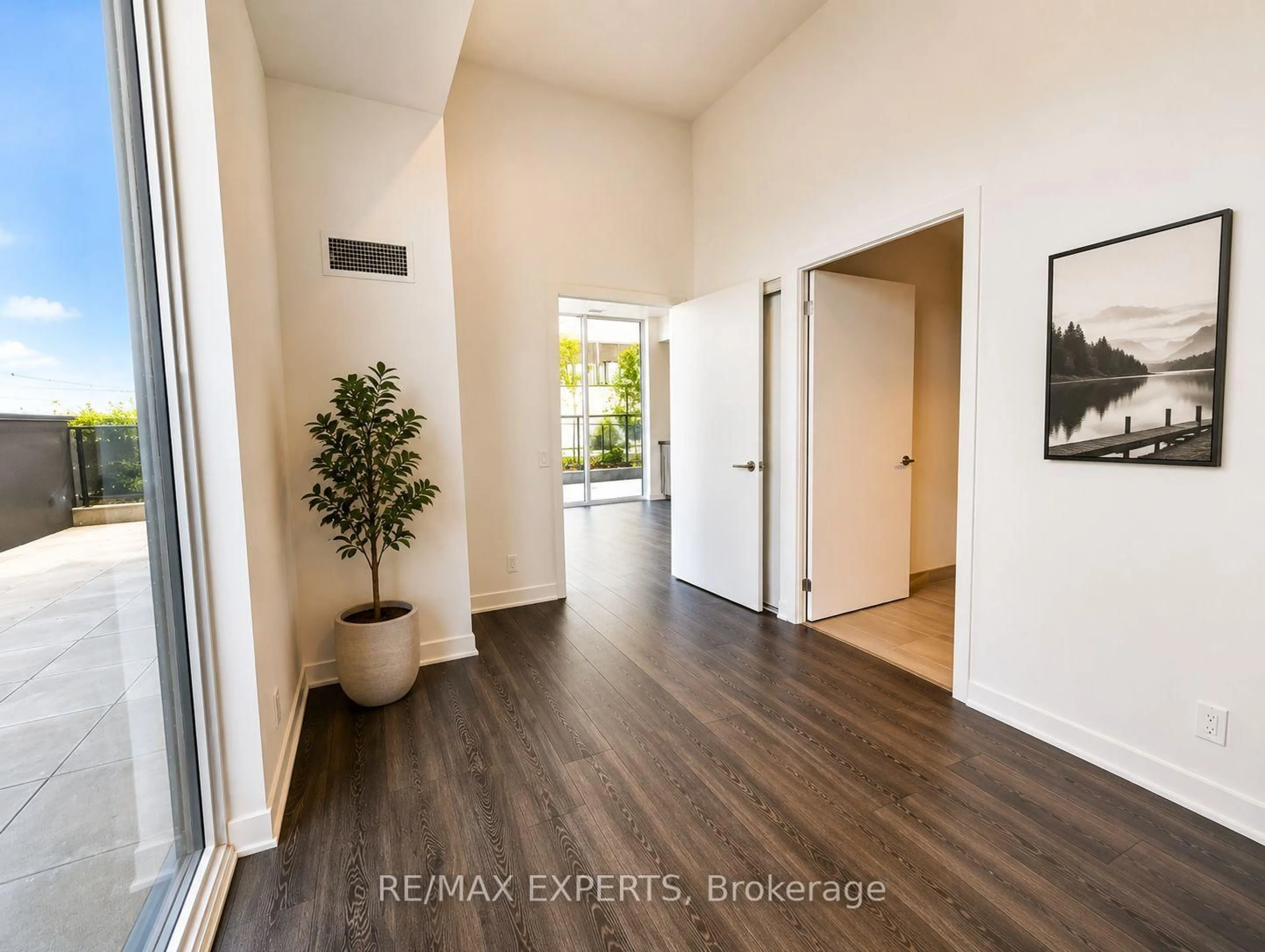 Indoor entryway for 10 Flavelle Tr #402, Vaughan Ontario L4L 1V8
