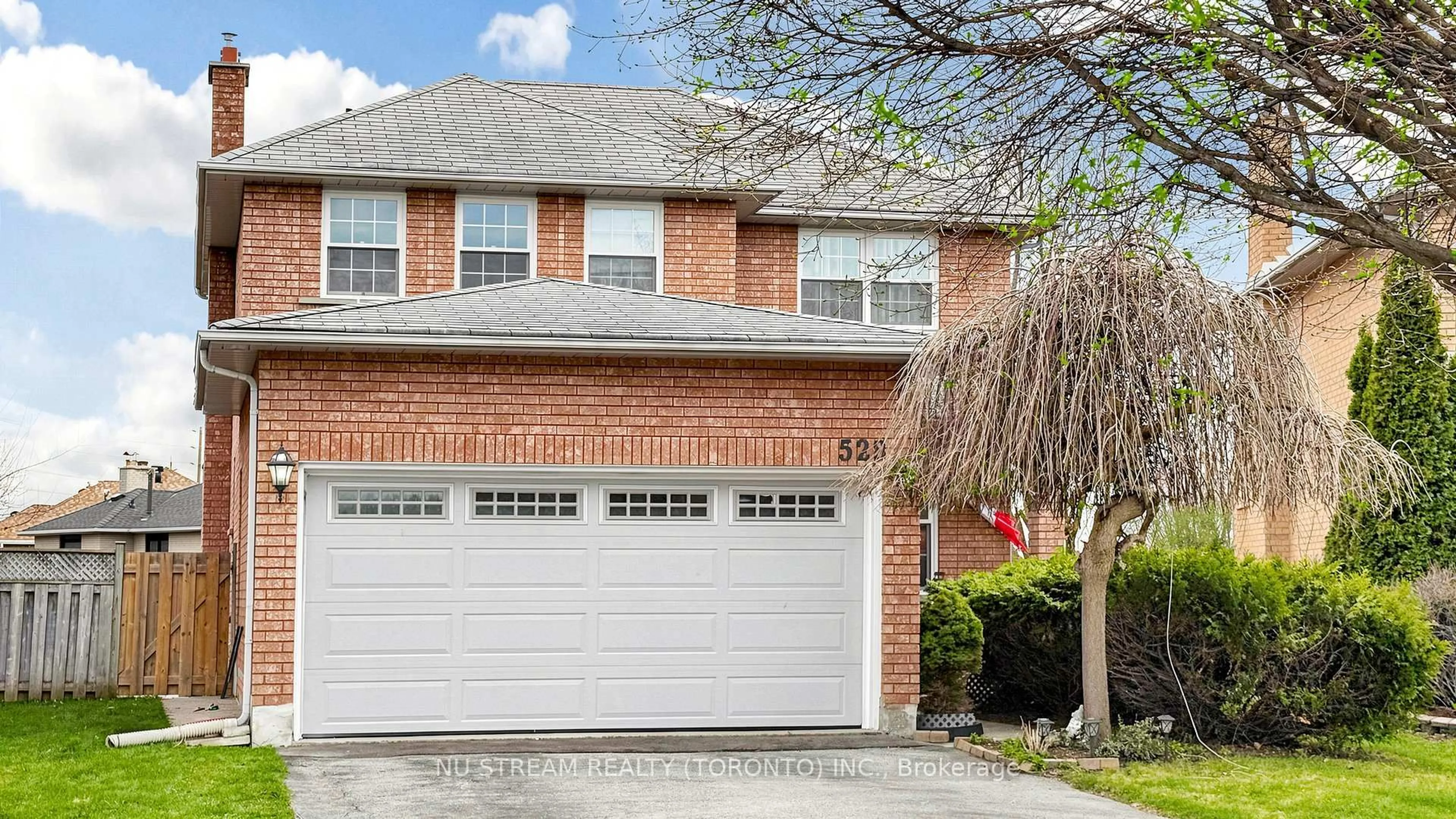 Home with brick exterior material, street for 528 Veale Pl, Newmarket Ontario L3Y 8H9