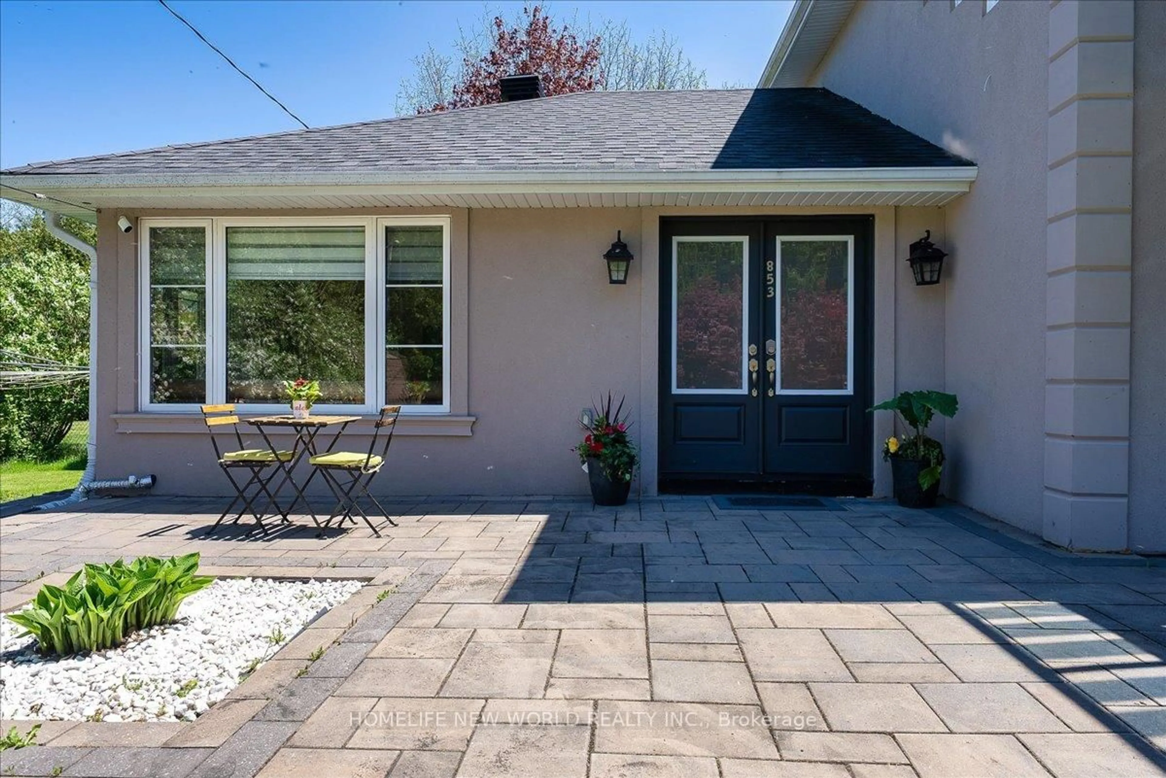 Patio, street for 853 Fairbank Ave, Georgina Ontario L0E 1S0