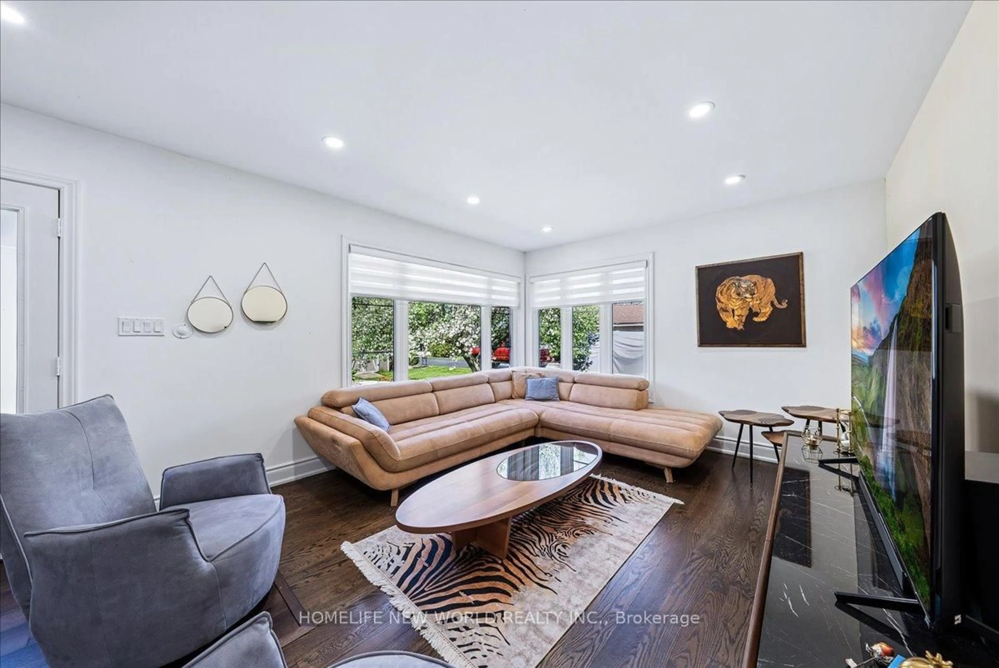 Living room with furniture, unknown for 853 Fairbank Ave, Georgina Ontario L0E 1S0