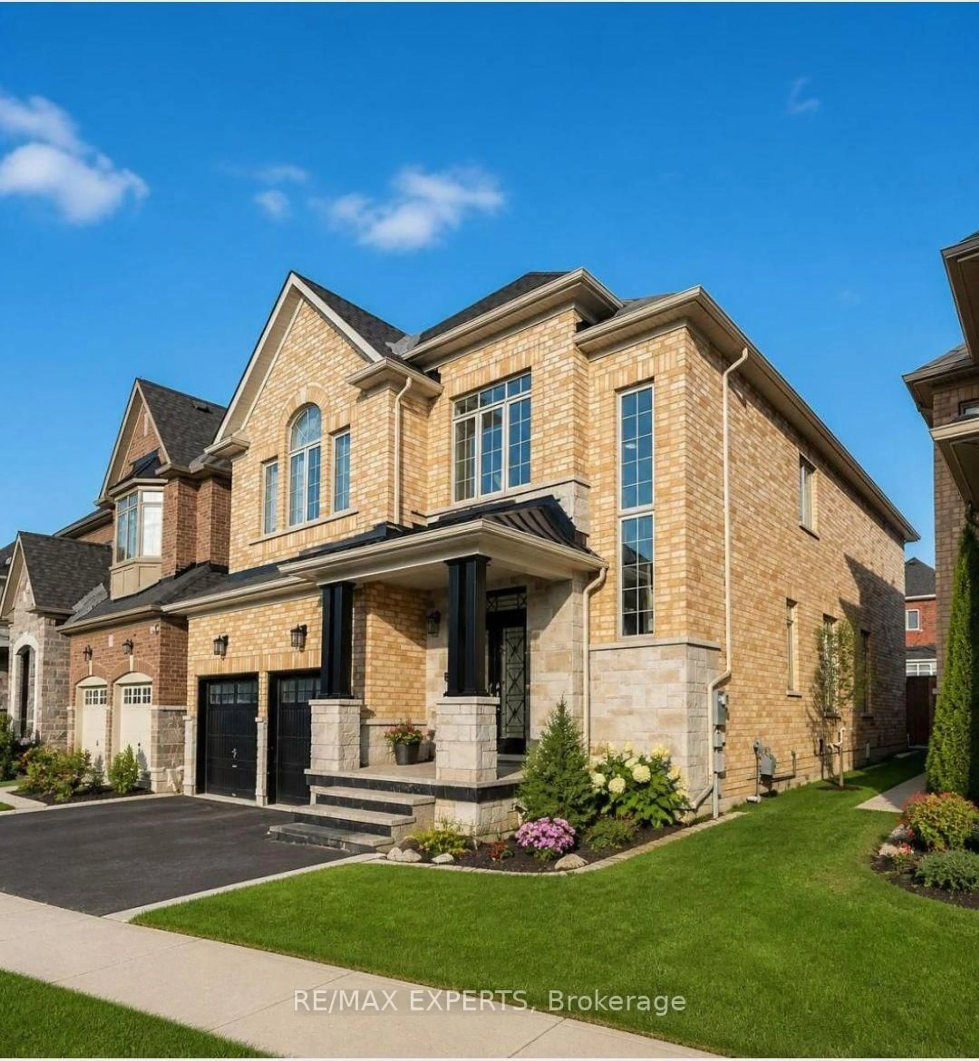 Home with brick exterior material, street for 43 Lewis Ave, Bradford West Gwillimbury Ontario L3Z 0X2
