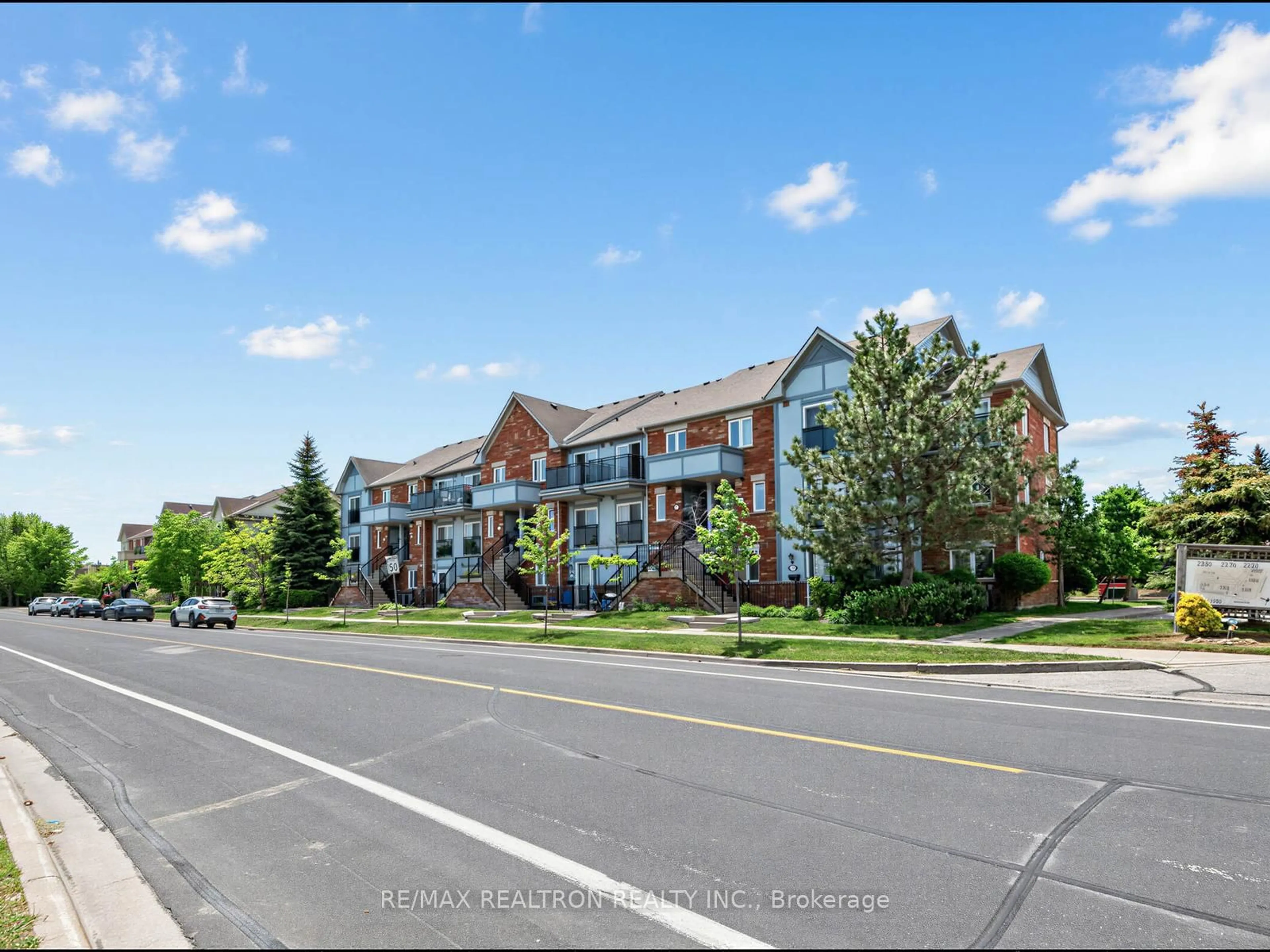 A pic from outside/outdoor area/front of a property/back of a property/a pic from drone, street for 160 Chancery Rd #20, Markham Ontario L6E 0B9
