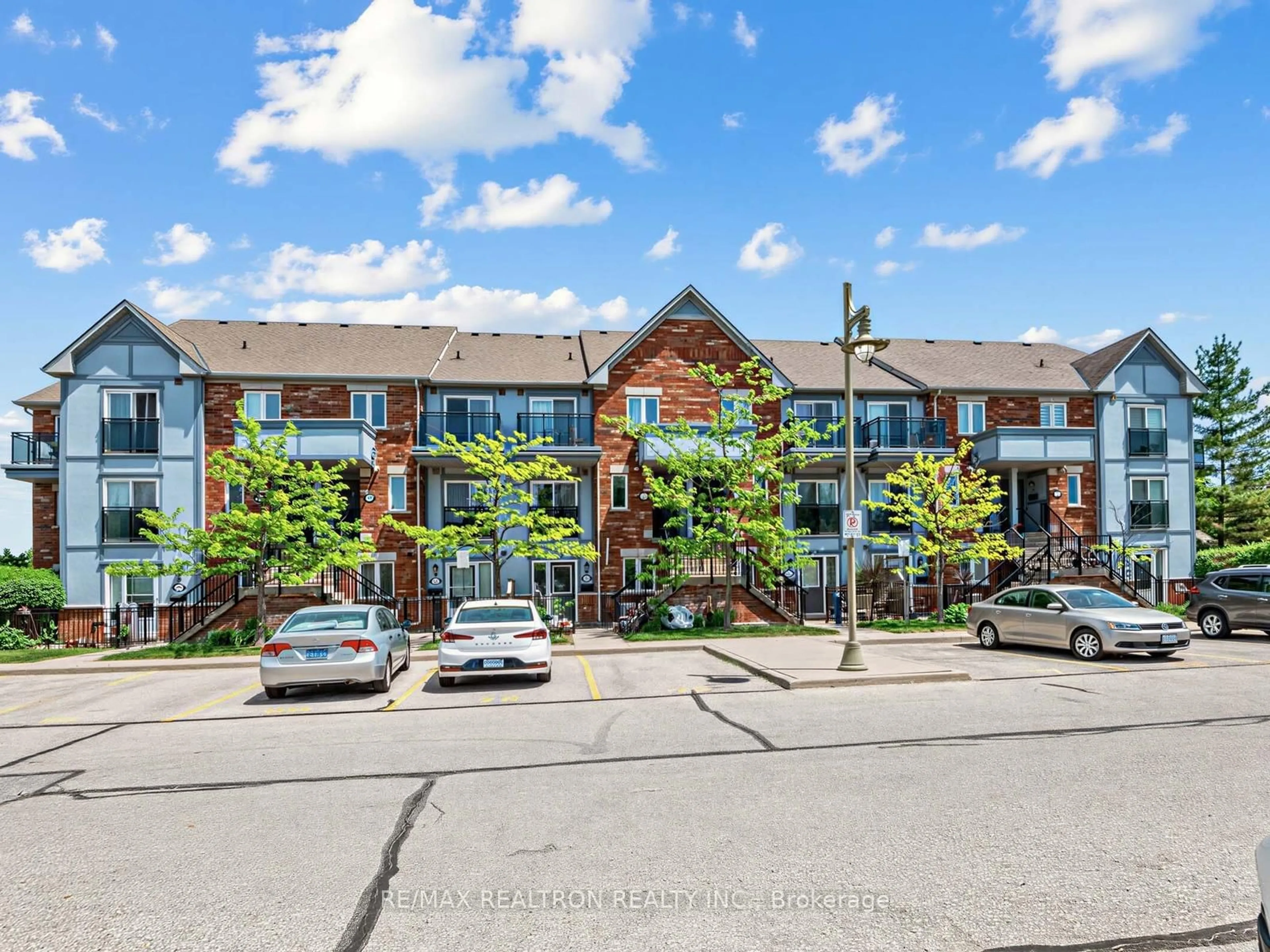 A pic from outside/outdoor area/front of a property/back of a property/a pic from drone, street for 160 Chancery Rd #20, Markham Ontario L6E 0B9