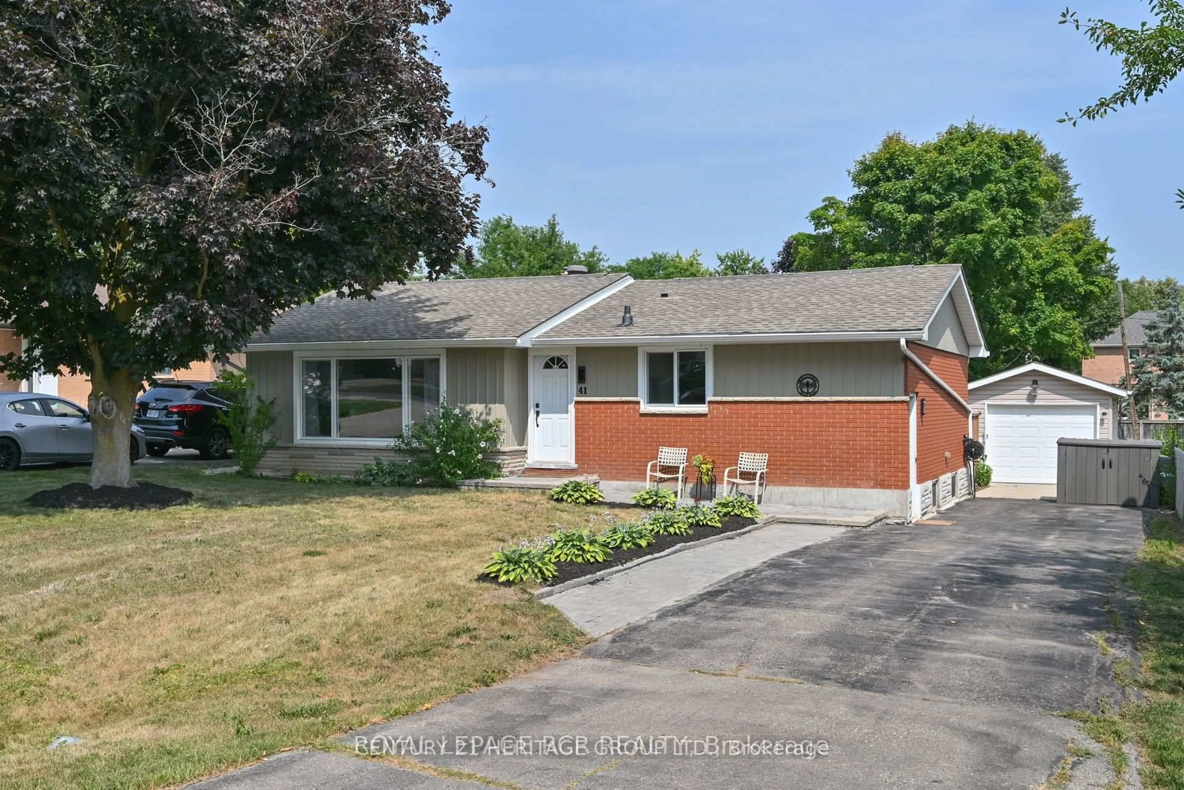 Home with vinyl exterior material, street for 41 Evans Rd, New Tecumseth Ontario L9R 1M3