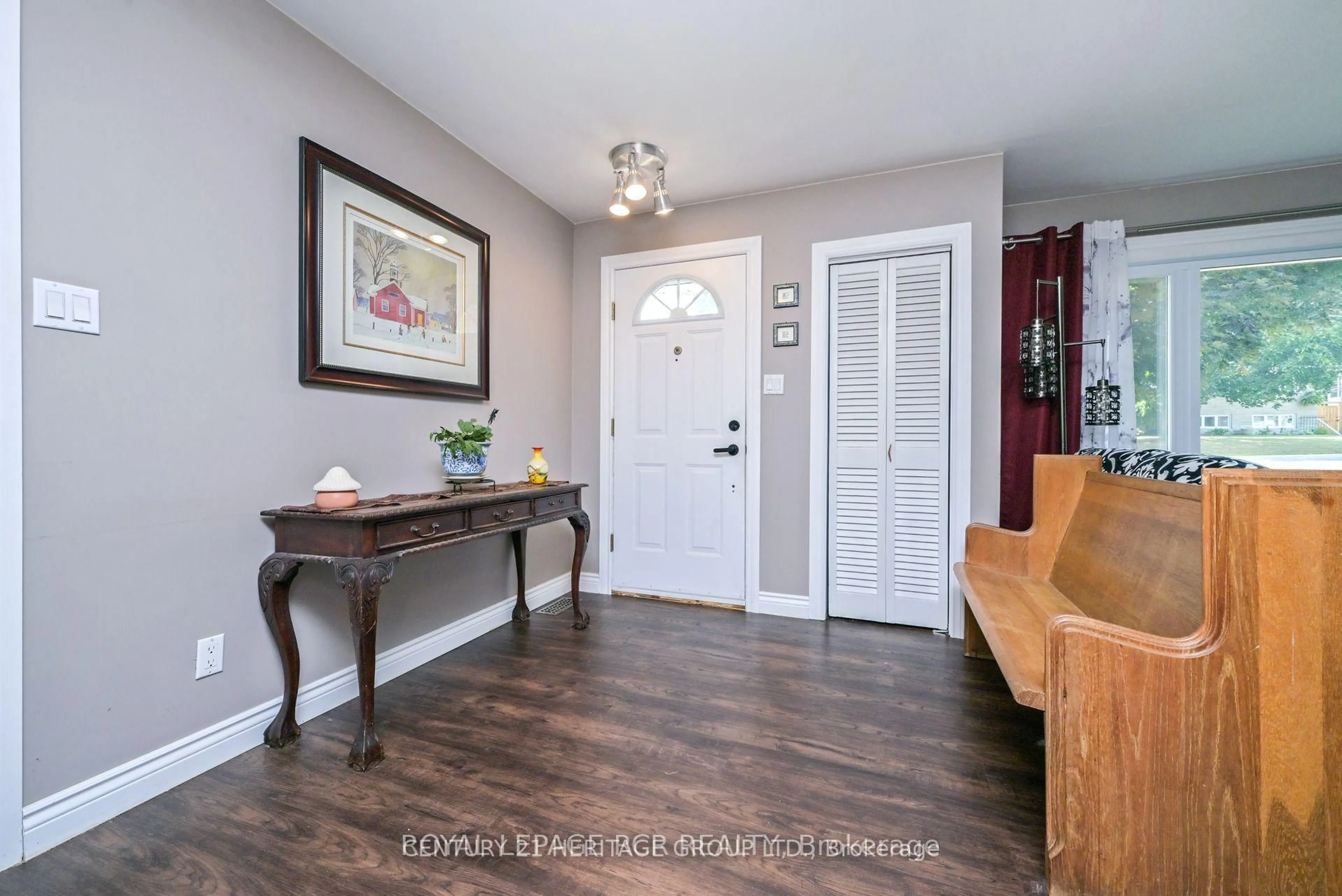 Indoor entryway for 41 Evans Rd, New Tecumseth Ontario L9R 1M3