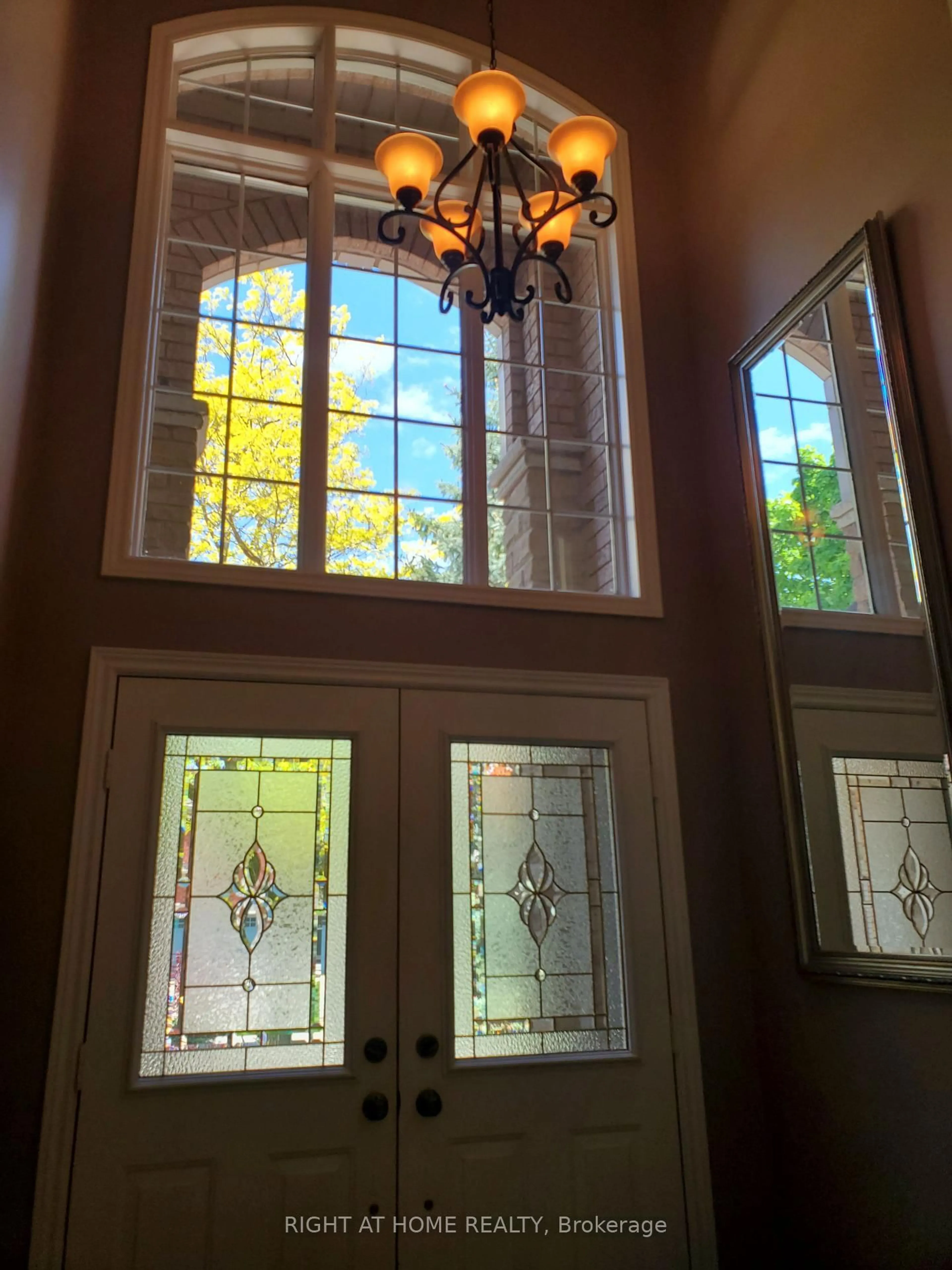 Indoor entryway for 10 Red Ash Dr, Markham Ontario L3S 4B6