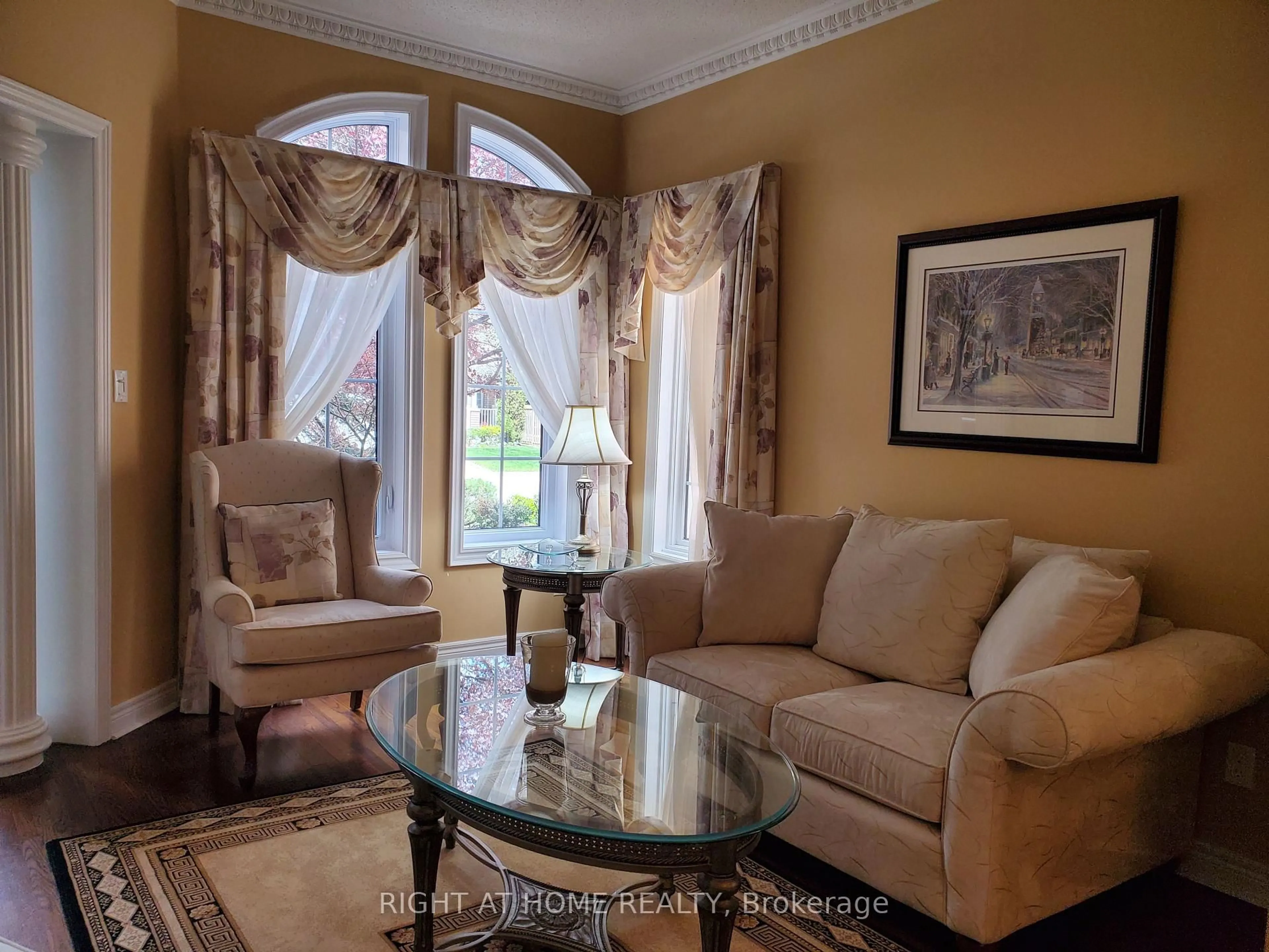 Living room with furniture, unknown for 10 Red Ash Dr, Markham Ontario L3S 4B6