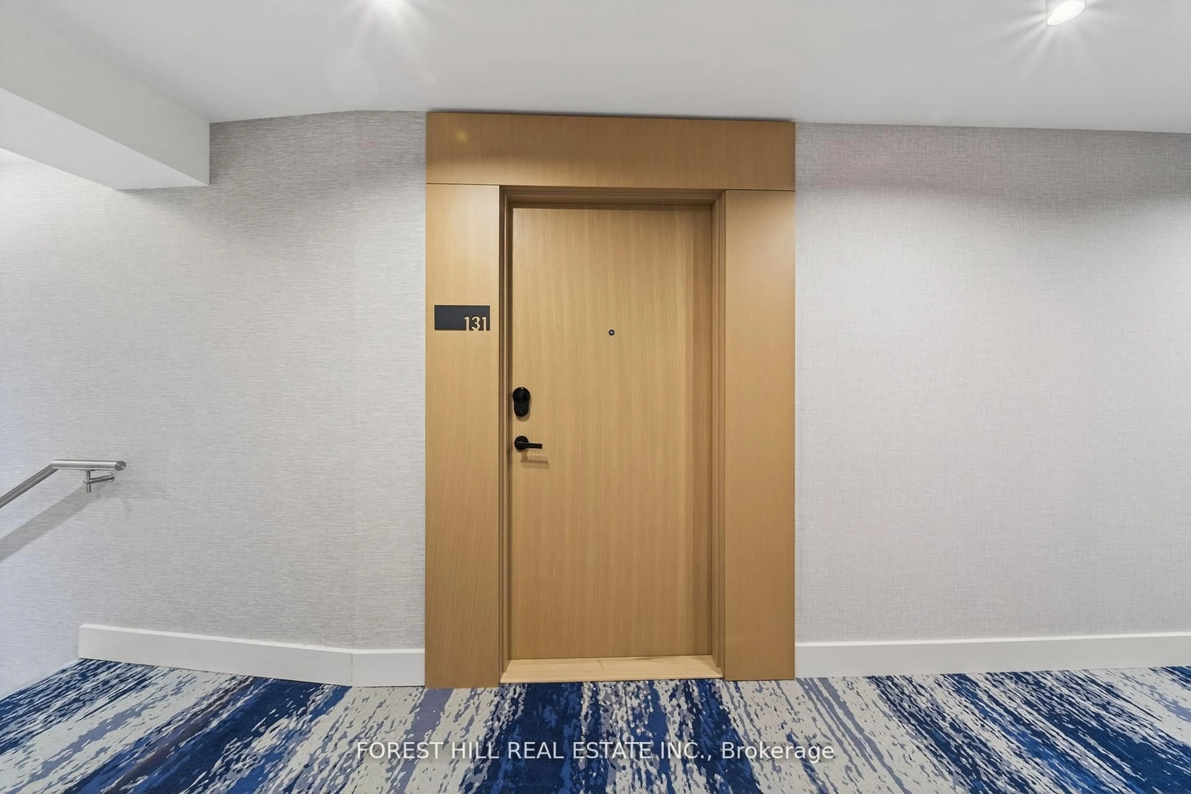 Indoor foyer for 333 Sunseeker Ave #131, Innisfil Ontario L9S 0R6