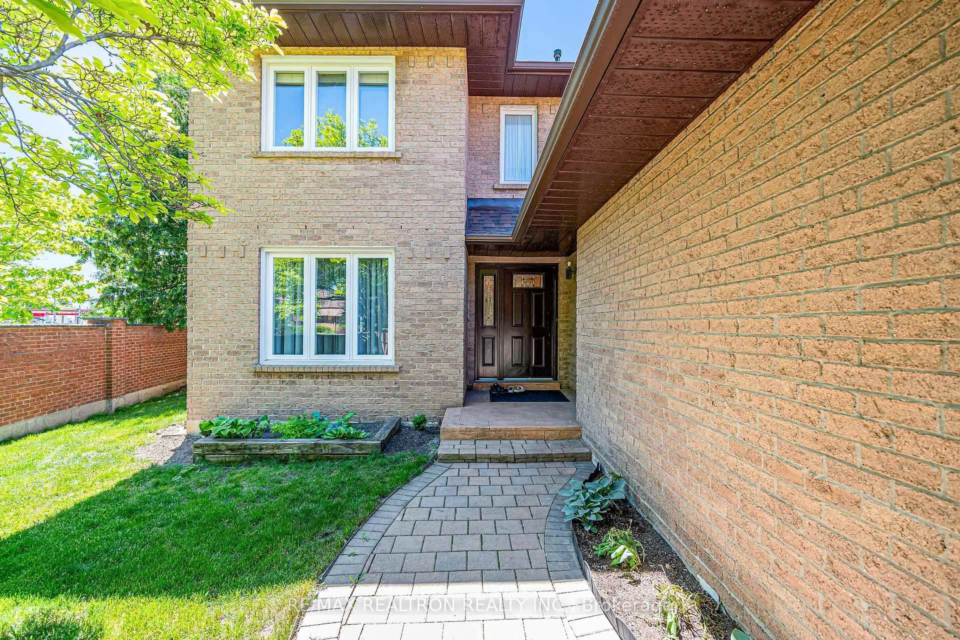 Home with brick exterior material, street for 49 Somerset Cres, Richmond Hill Ontario L4C 8N5
