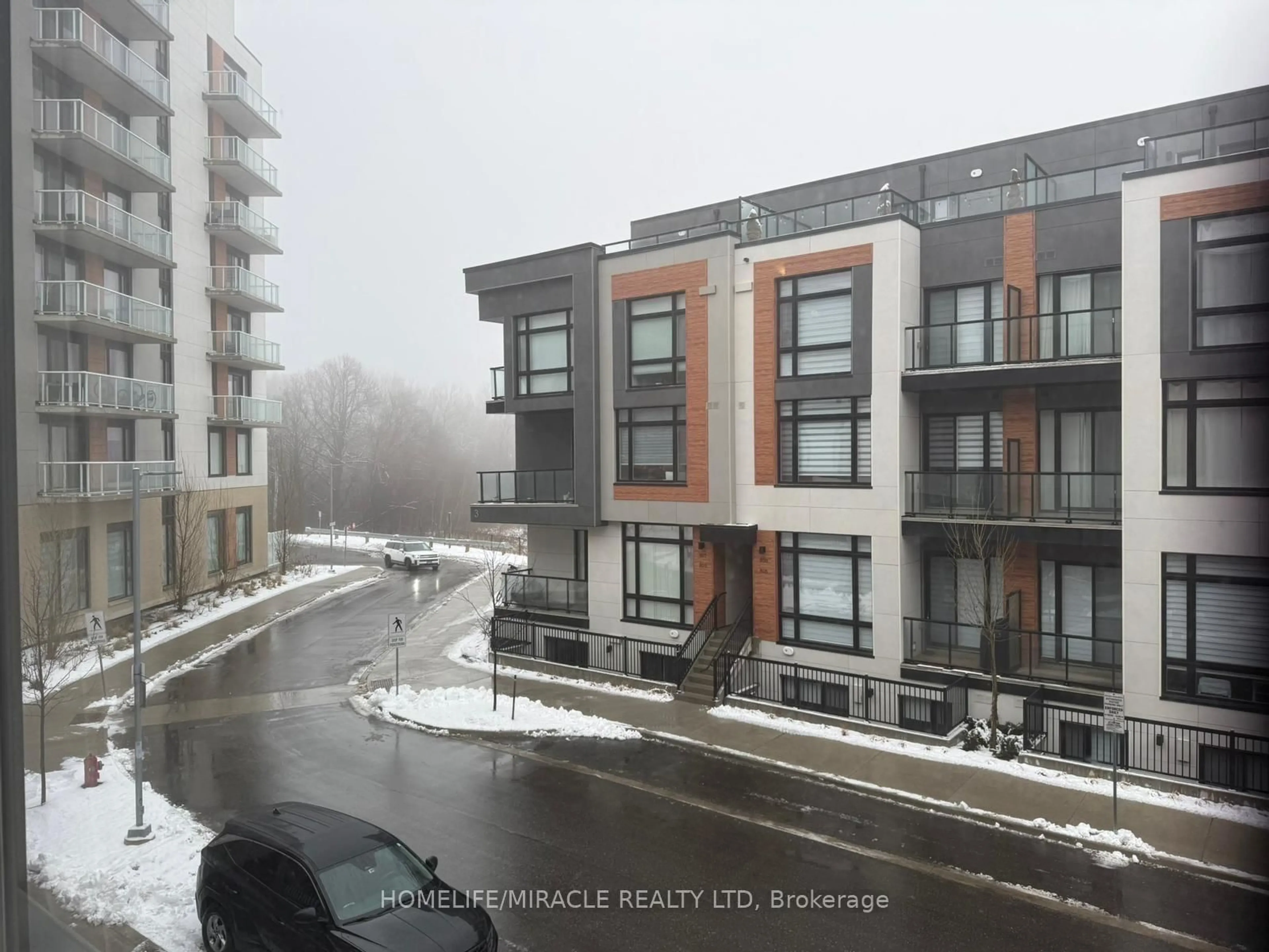 A pic from outside/outdoor area/front of a property/back of a property/a pic from drone, city buildings view from balcony for 2 Steckley House Lane #924, Richmond Hill Ontario L4S 0N4