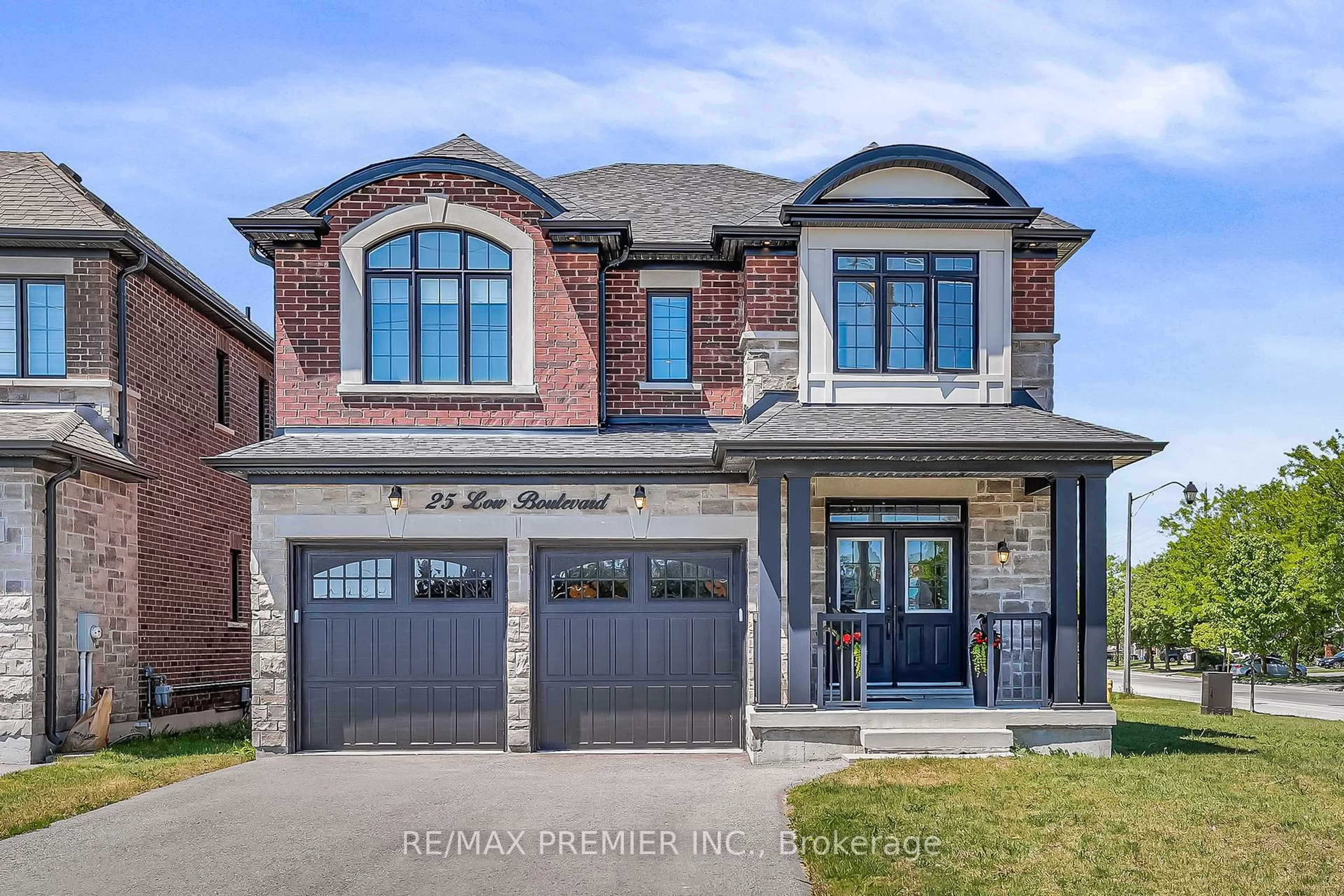 Home with brick exterior material, street for 25 Low Blvd, Uxbridge Ontario L9P 1W7