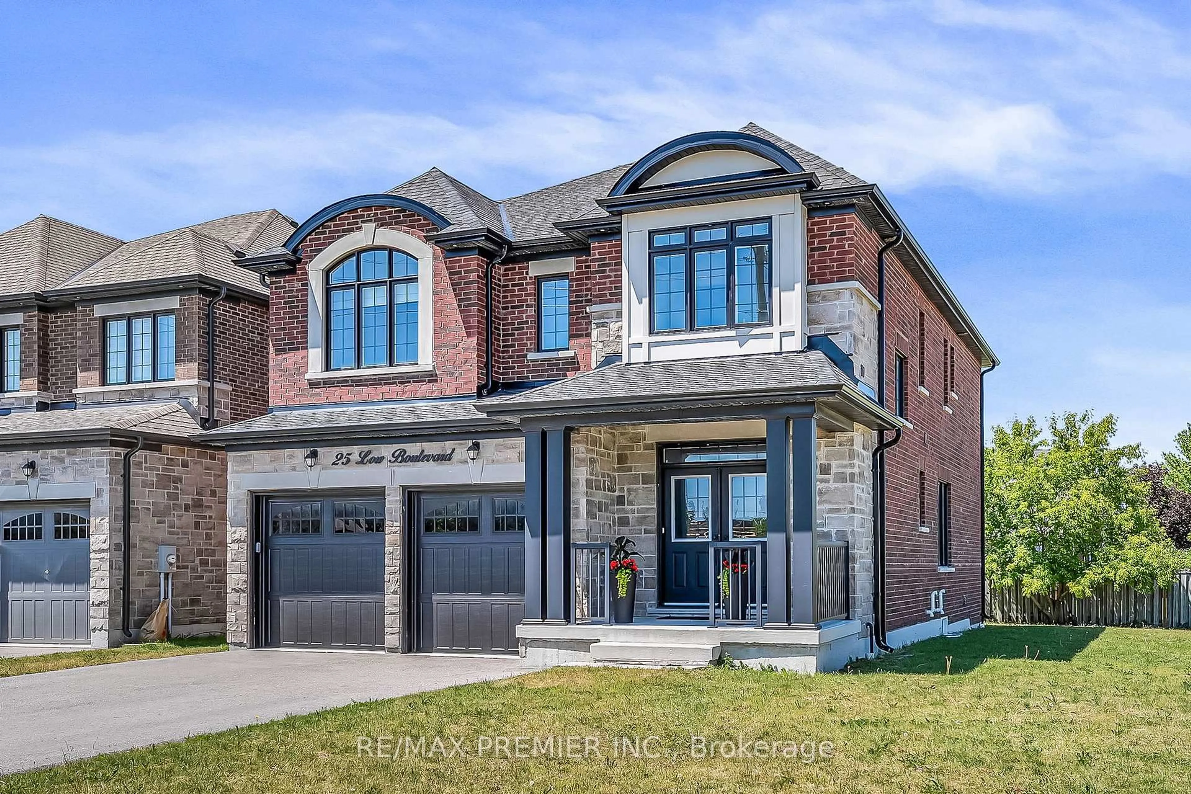 Home with brick exterior material, street for 25 Low Blvd, Uxbridge Ontario L9P 1W7