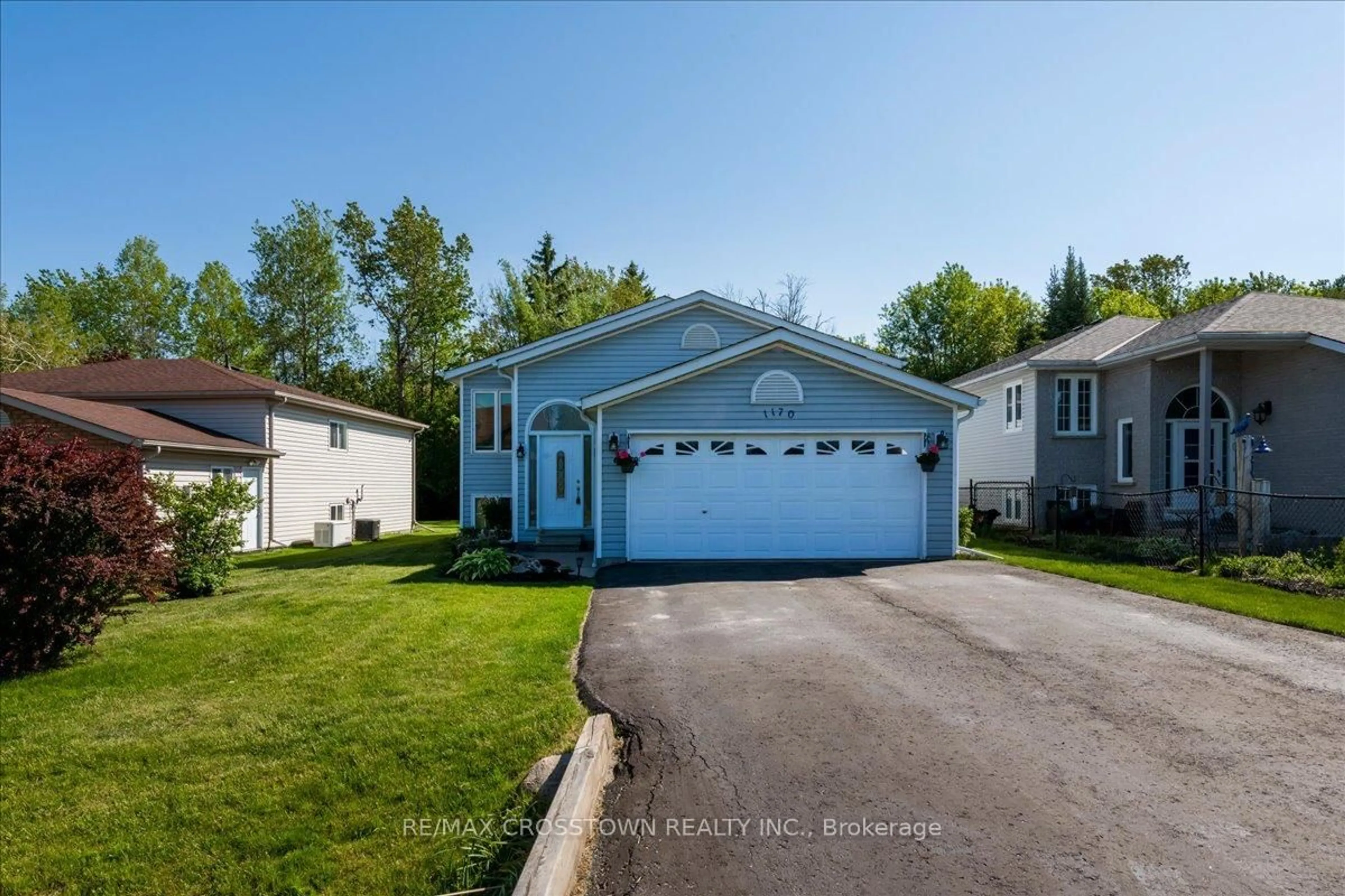 Home with vinyl exterior material, street for 1170 Arnold St, Innisfil Ontario L0L 1W0