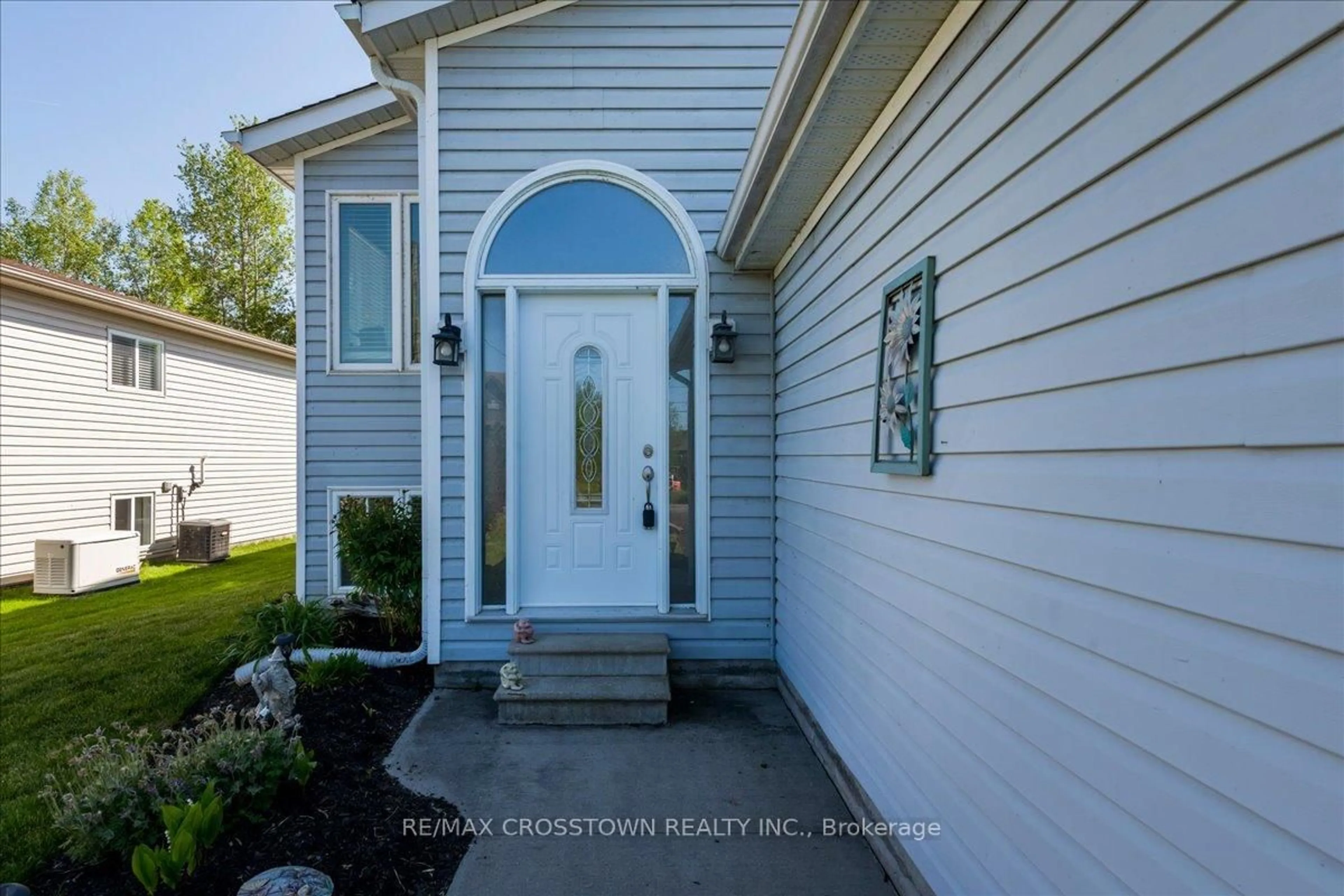 Home with vinyl exterior material, unknown for 1170 Arnold St, Innisfil Ontario L0L 1W0
