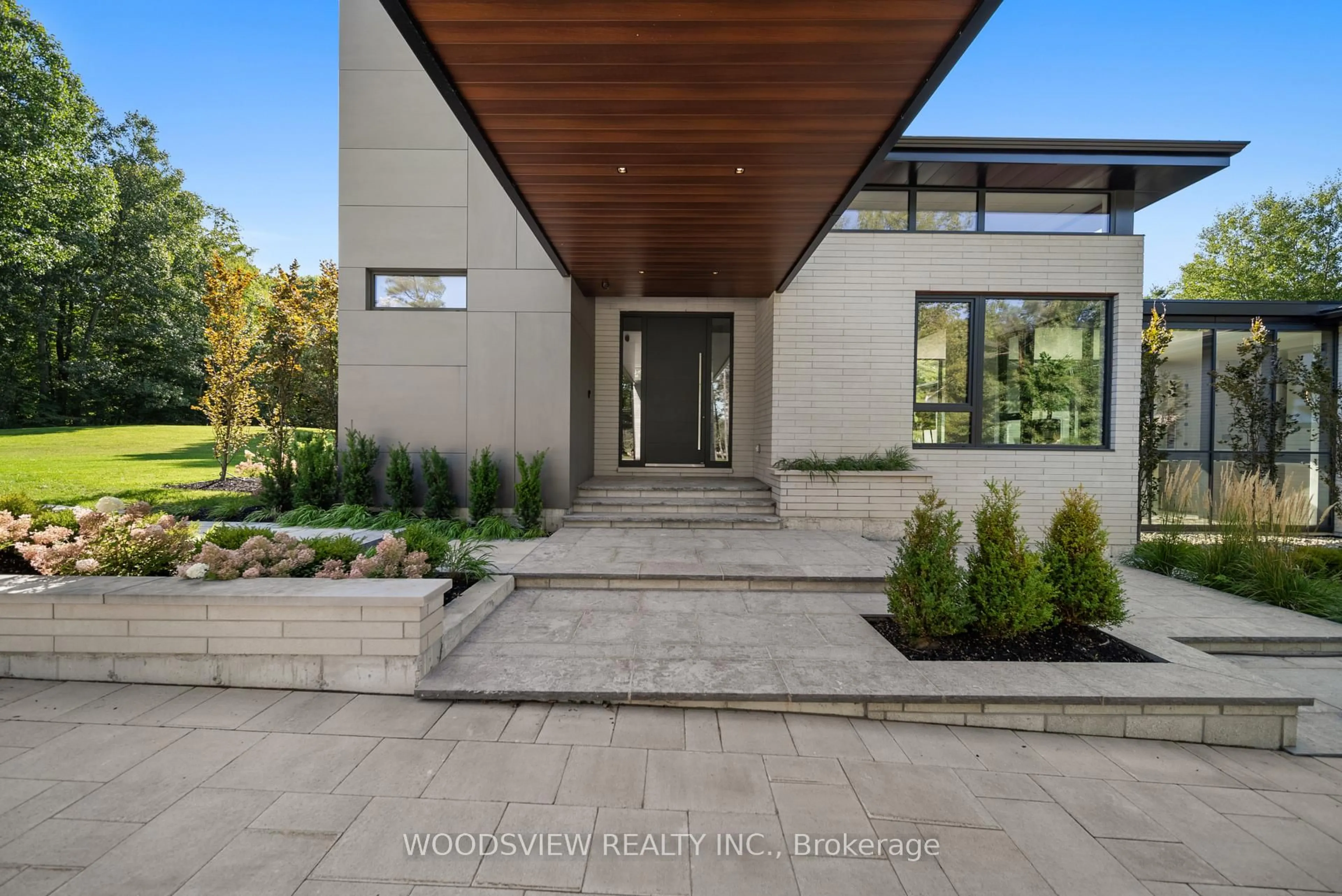 Indoor entryway for 15502 York Durham Line, Whitchurch-Stouffville Ontario L4A 3L6