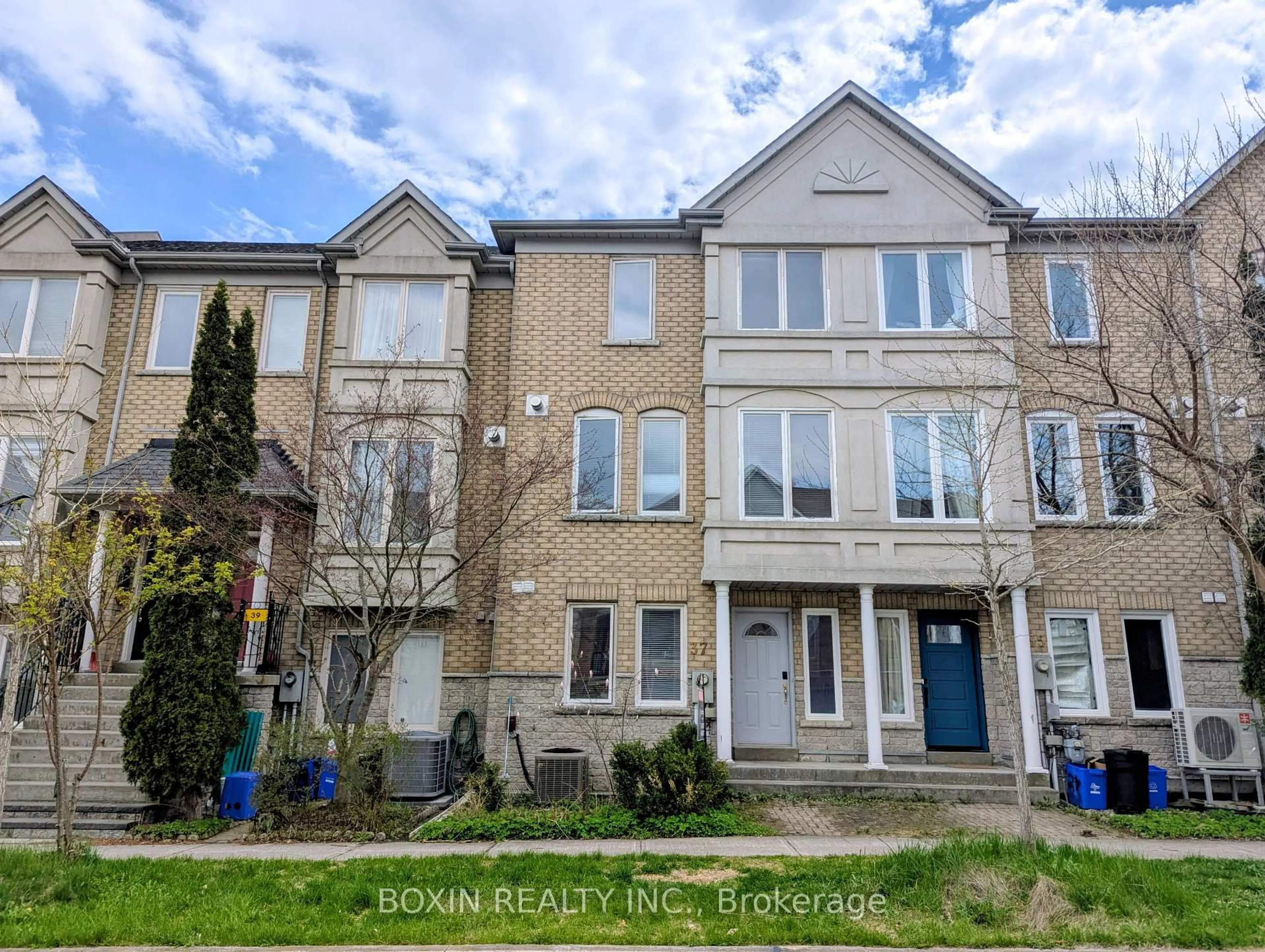 A pic from outside/outdoor area/front of a property/back of a property/a pic from drone, unknown for 37 Orchid Rd, Markham Ontario L3T 7V2