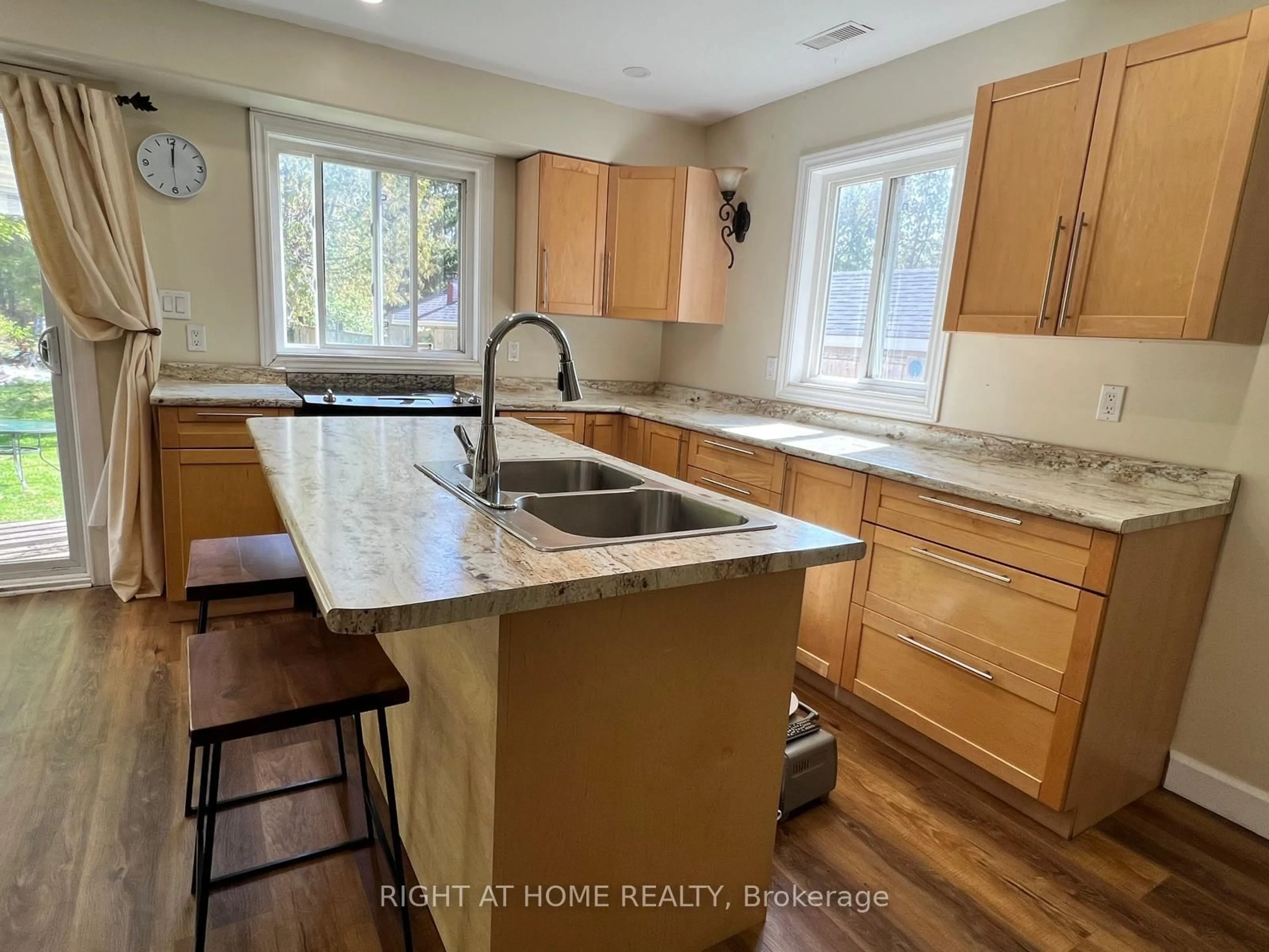 Unknown for 3273 Cove Ave, Innisfil Ontario L9S 2K7