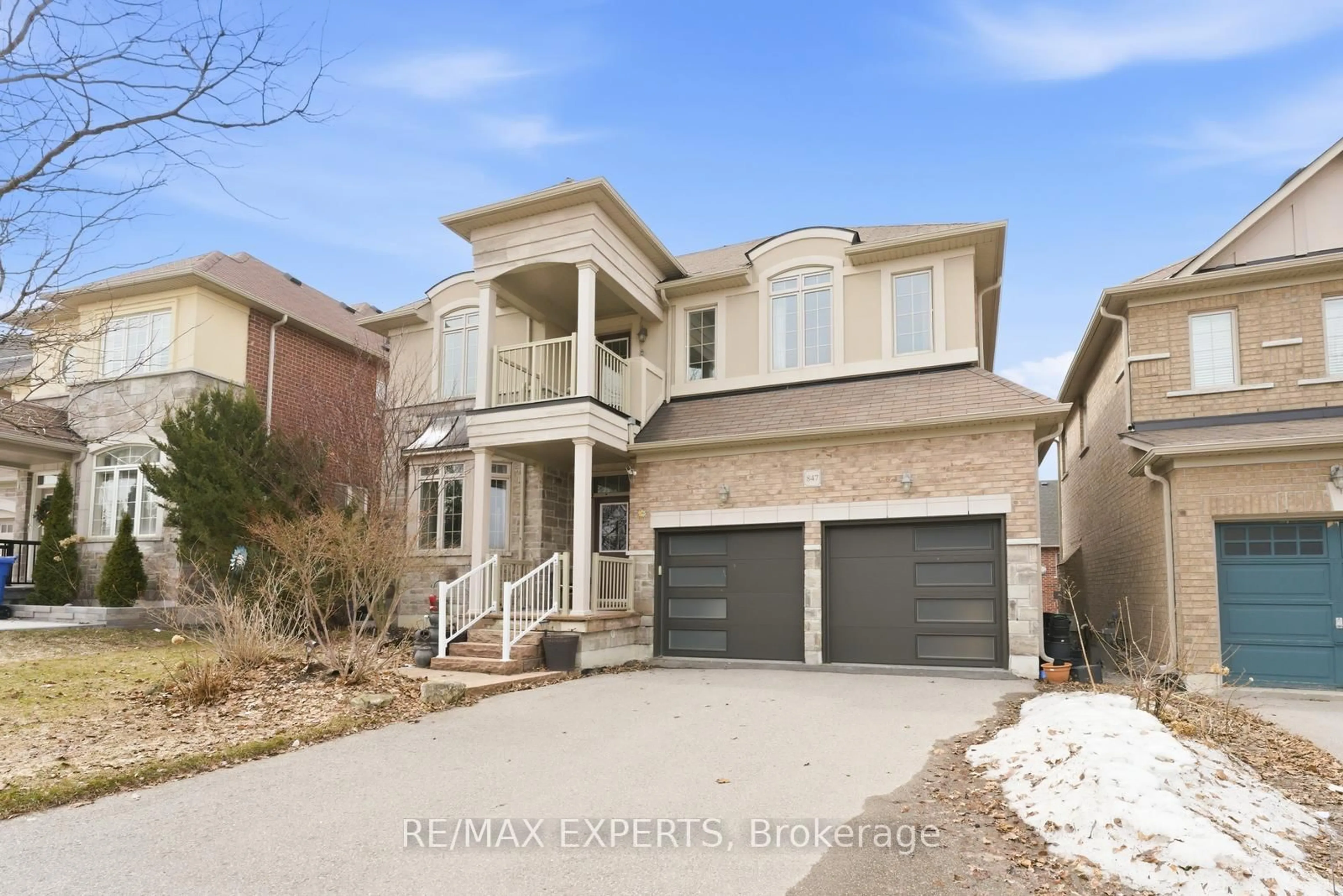 Home with brick exterior material, street for 847 Memorial Circ, Newmarket Ontario L3X 0B3