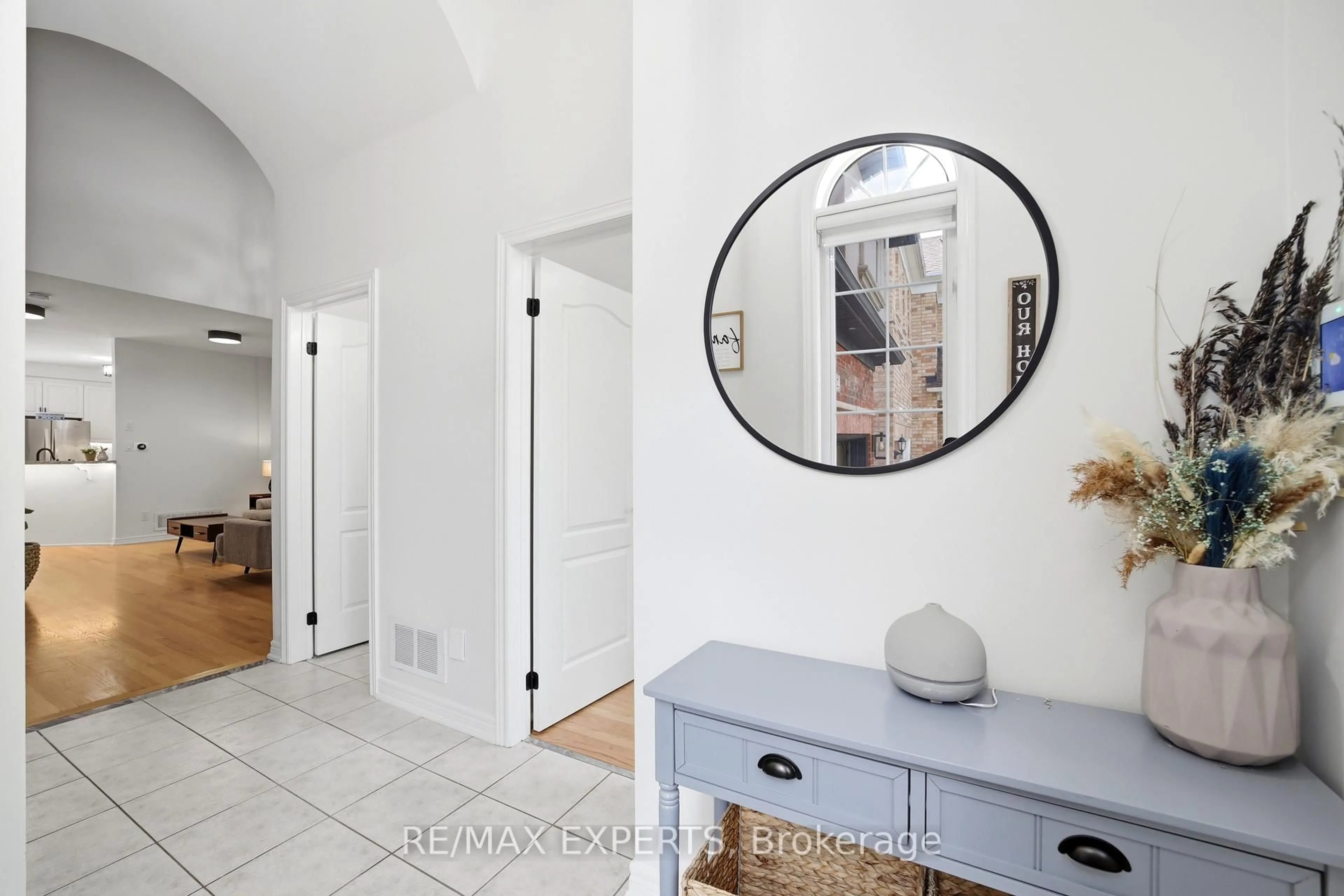 Indoor entryway for 23 Shadetree Cres, Vaughan Ontario L4H 1Y3