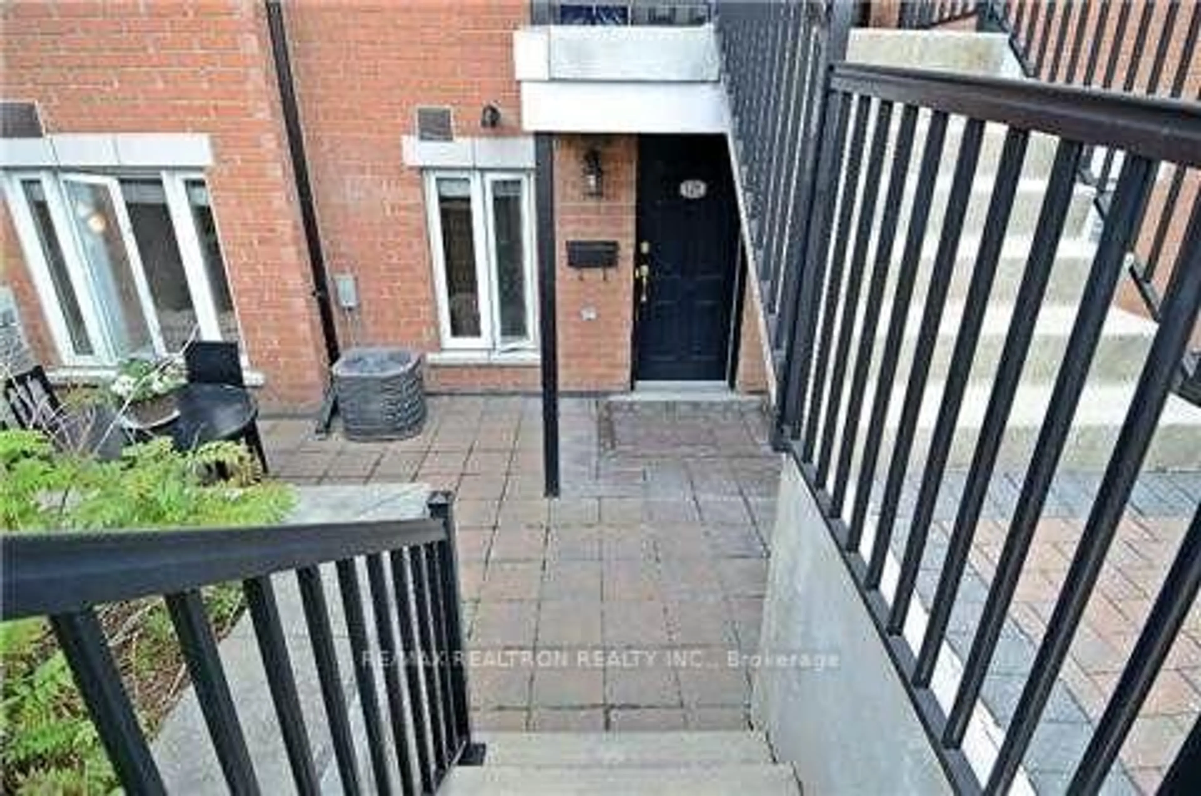 A pic from outside/outdoor area/front of a property/back of a property/a pic from drone, street for 306 John St ##139, Markham Ontario L3T 0A7
