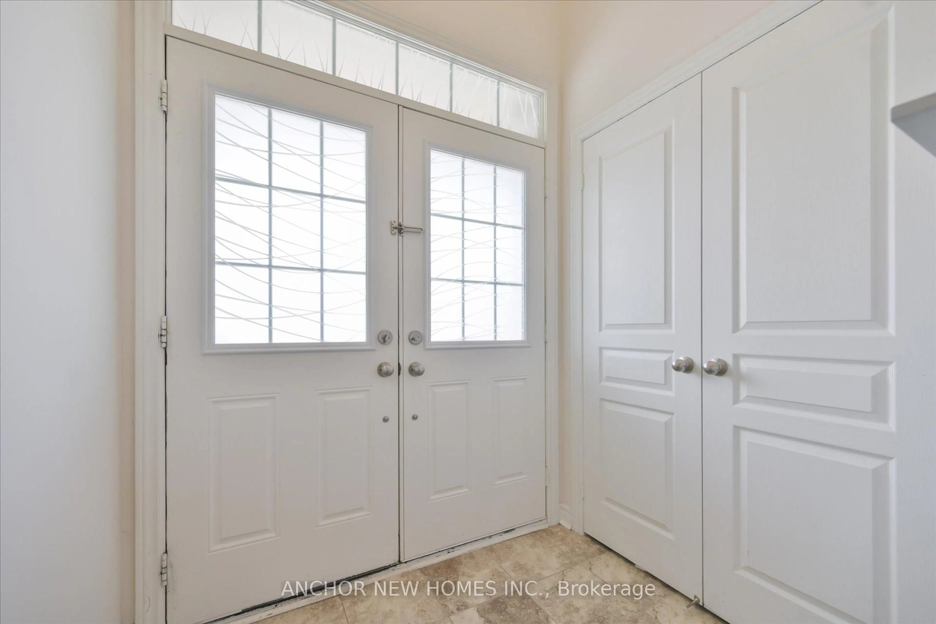 Indoor entryway for 62 Paper Mills Cres, Richmond Hill Ontario L4E 0V4