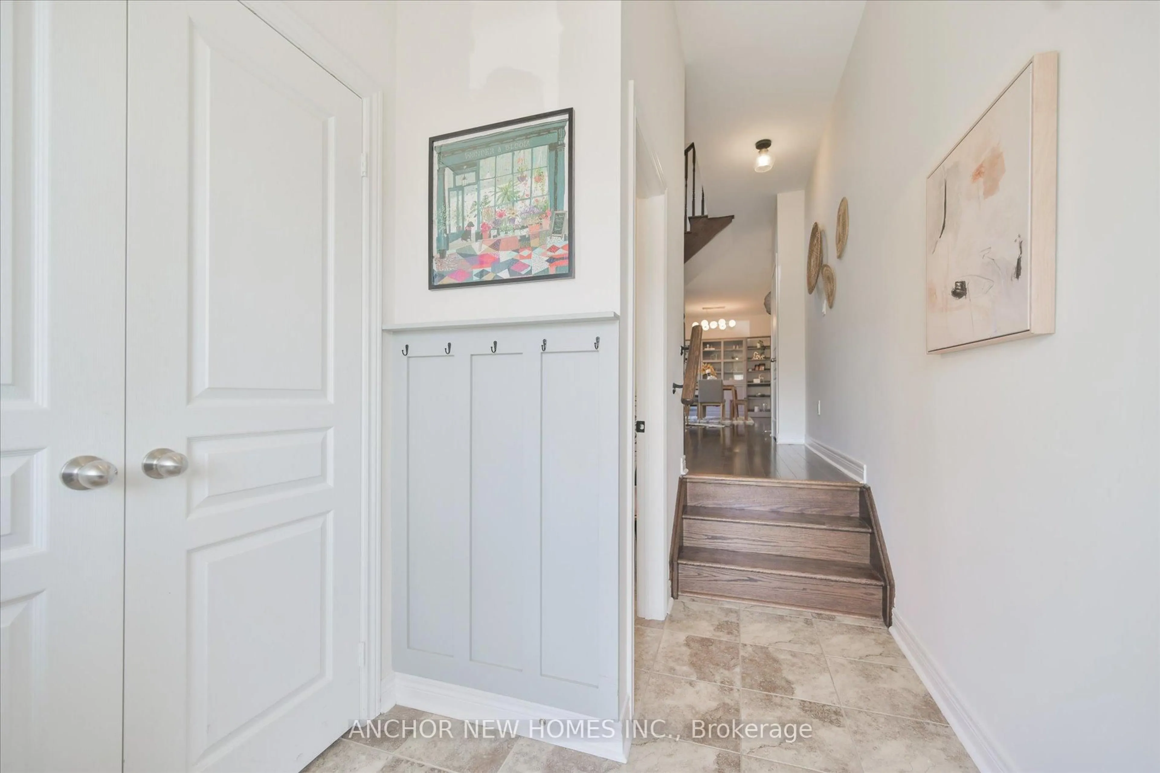 Indoor entryway for 62 Paper Mills Cres, Richmond Hill Ontario L4E 0V4