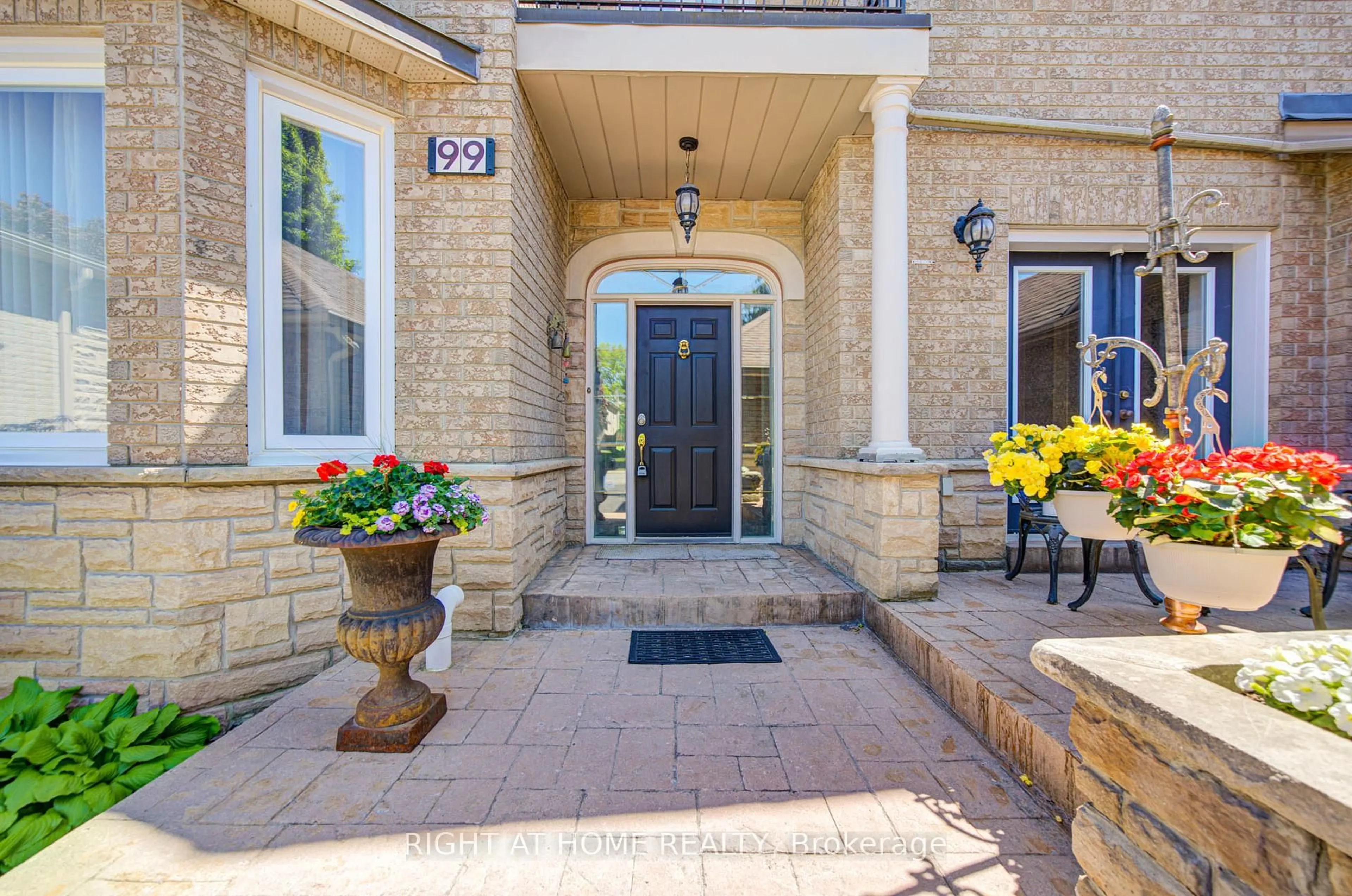 Indoor entryway for 99 Naughton Dr, Richmond Hill Ontario L4C 8B3