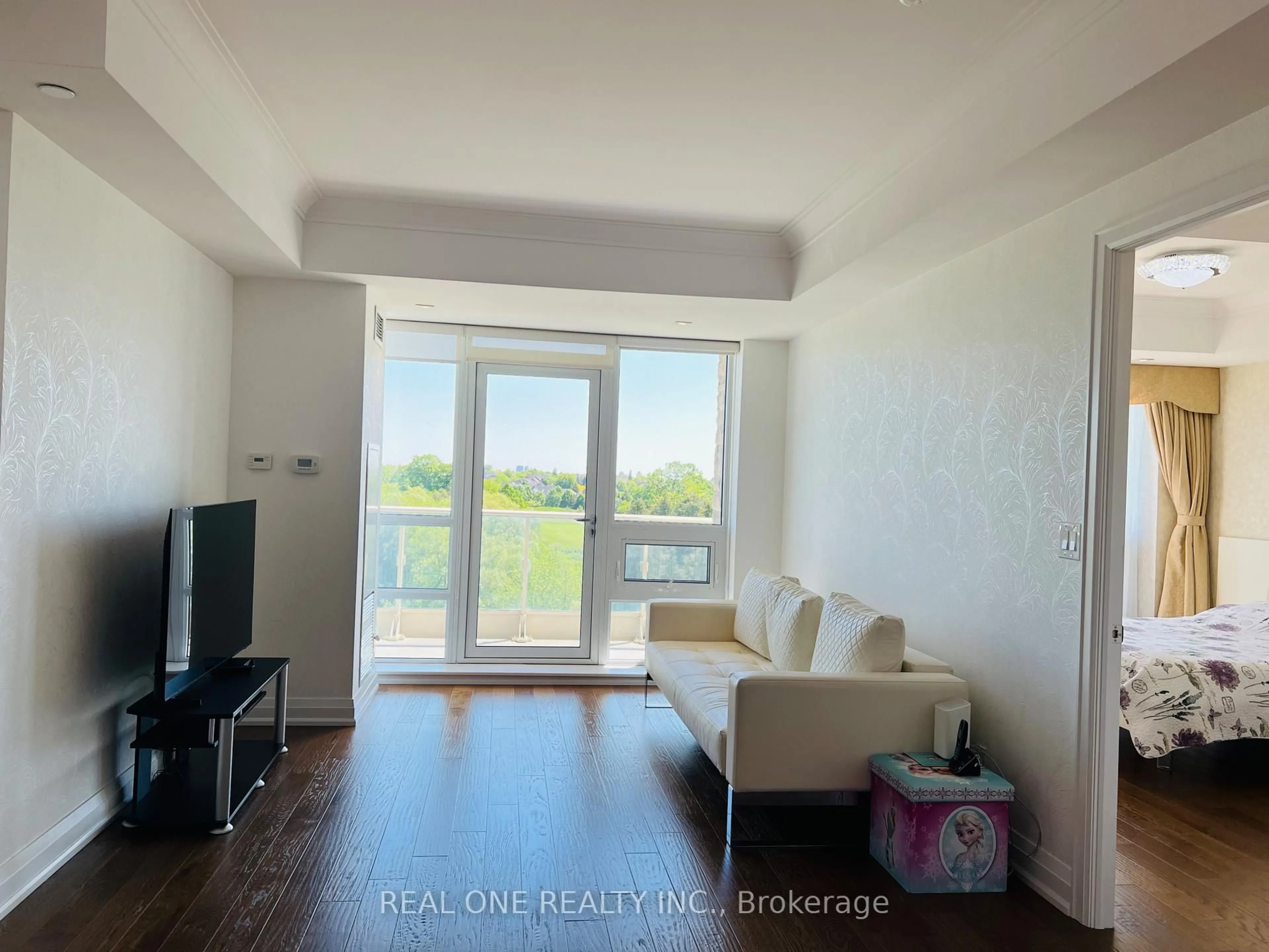 Living room with furniture, unknown for 15 Stollery Pond Cres #612, Markham Ontario L6C 0Y4