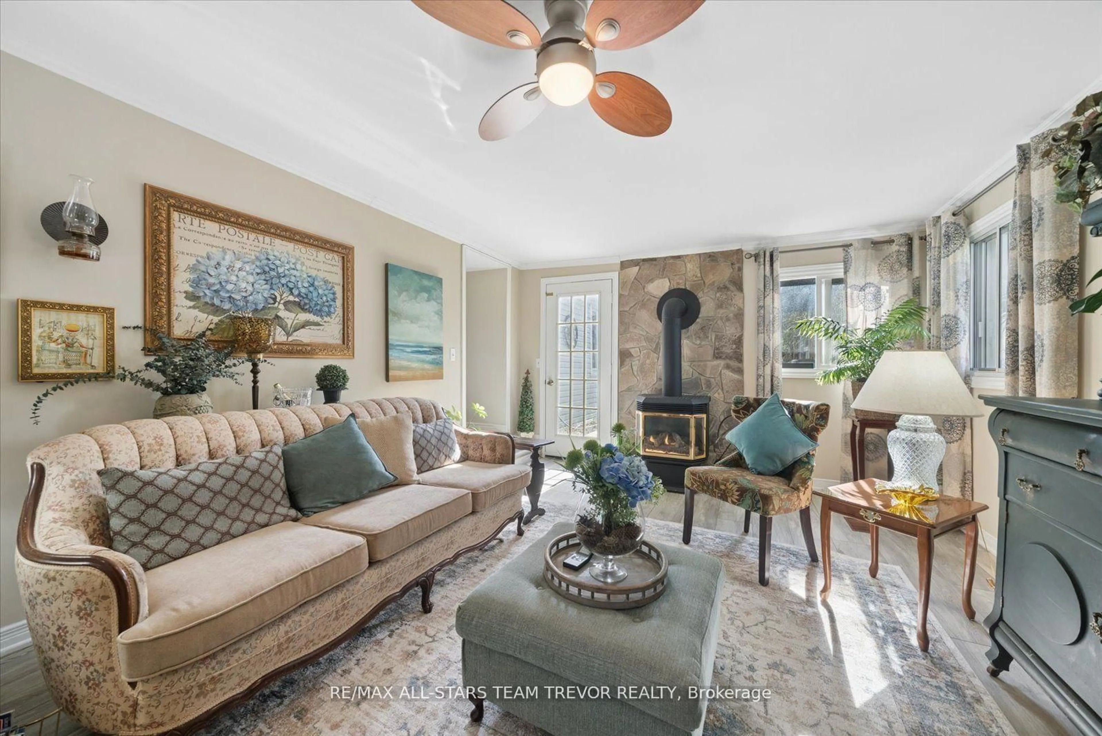 Living room with furniture, ceramic/tile floor for 24082 Warden Ave, Georgina Ontario L4P 3E9