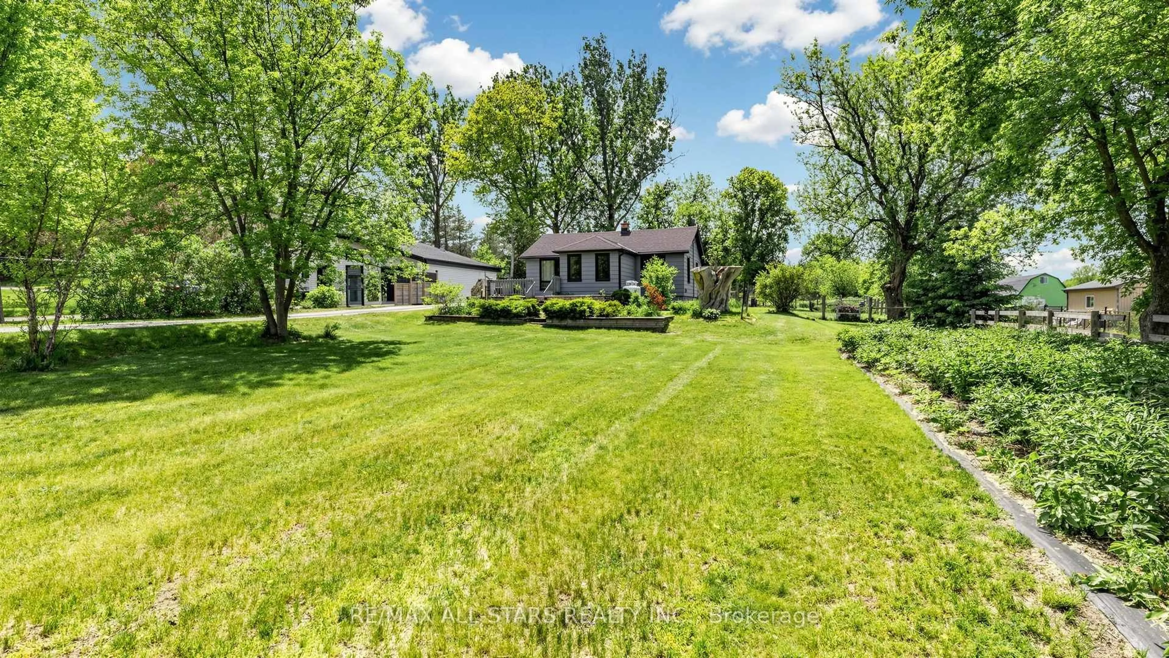 A pic from outside/outdoor area/front of a property/back of a property/a pic from drone, street for 5500 Highway 47, Uxbridge Ontario L9P 1R1