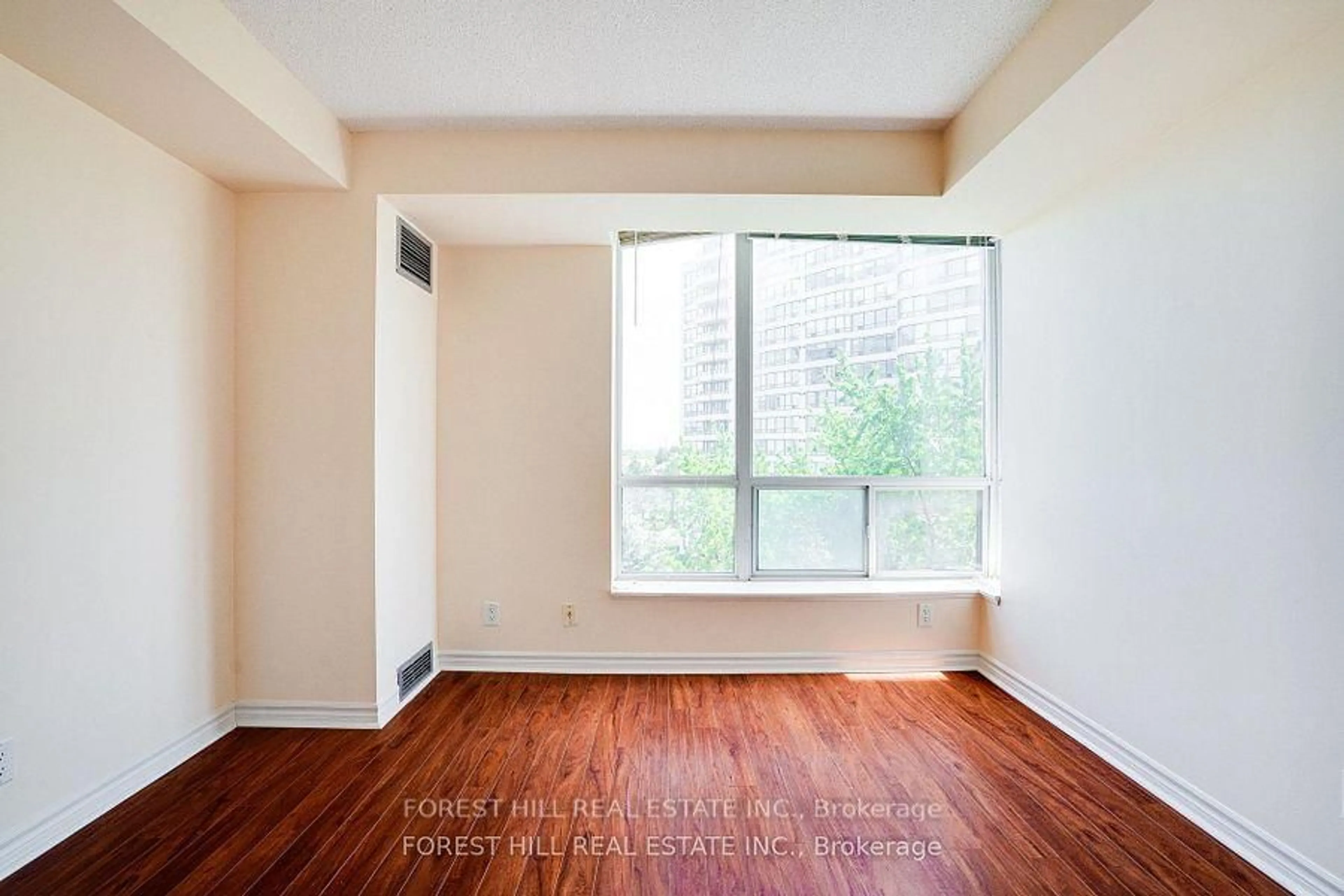 A pic of a room for 745 New Westminster Dr #608, Vaughan Ontario L4J 8J9