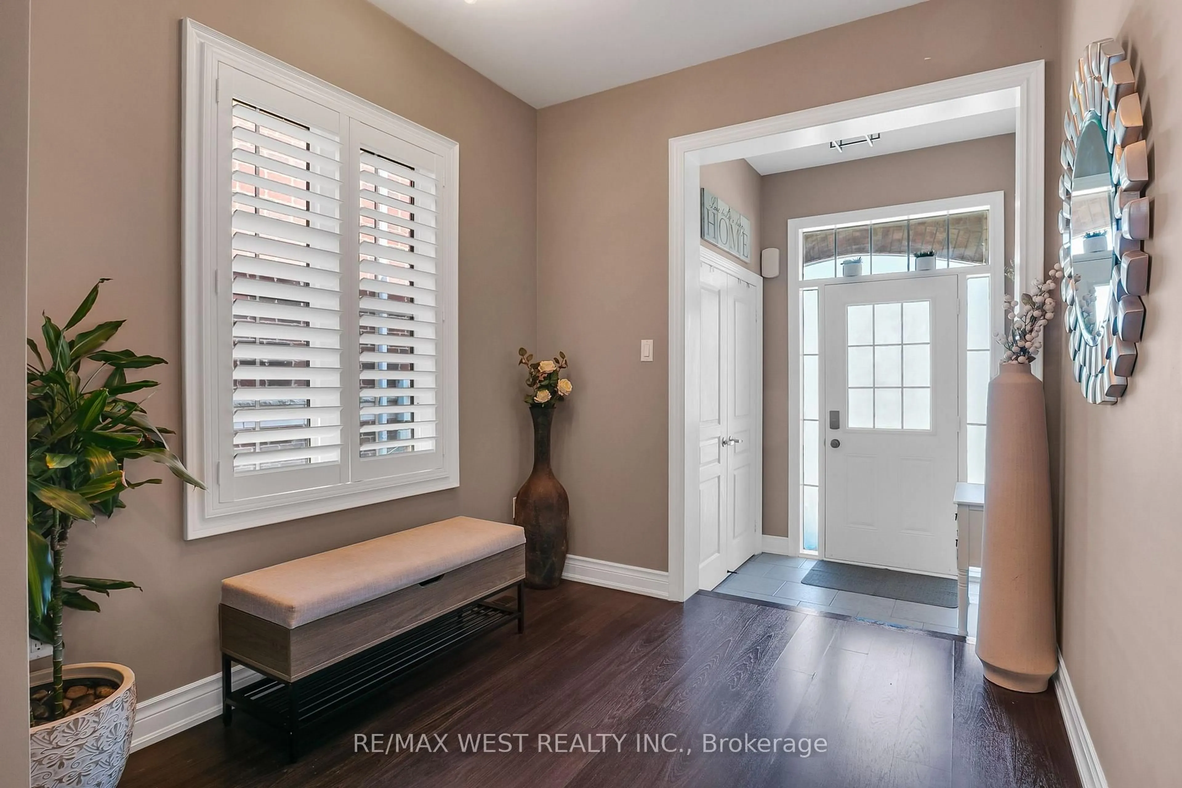 Indoor entryway for 21 Sibella Way, Vaughan Ontario L4H 3V6