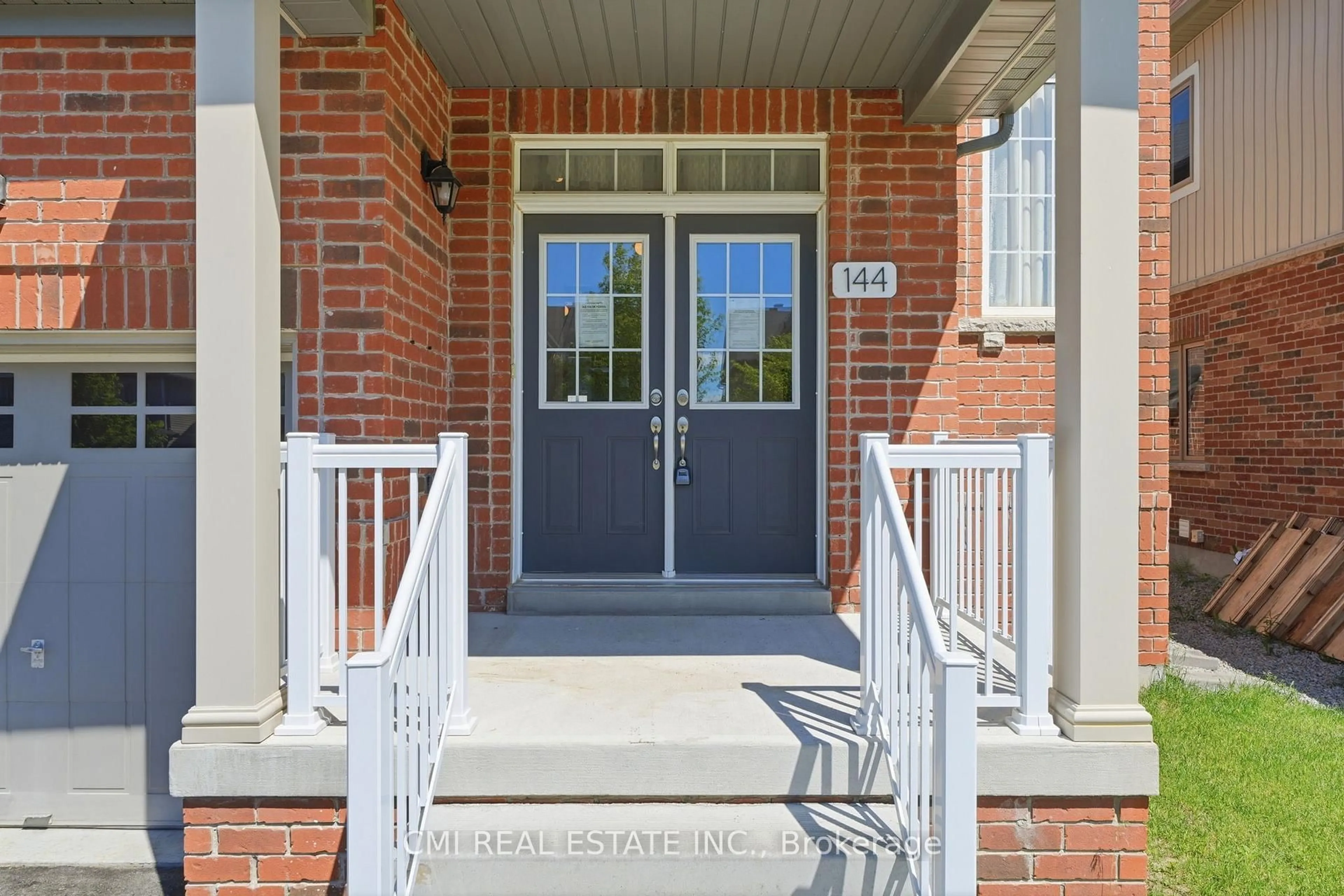Indoor entryway for 144 Gold Park Gate, Essa Ontario L3W 0L9