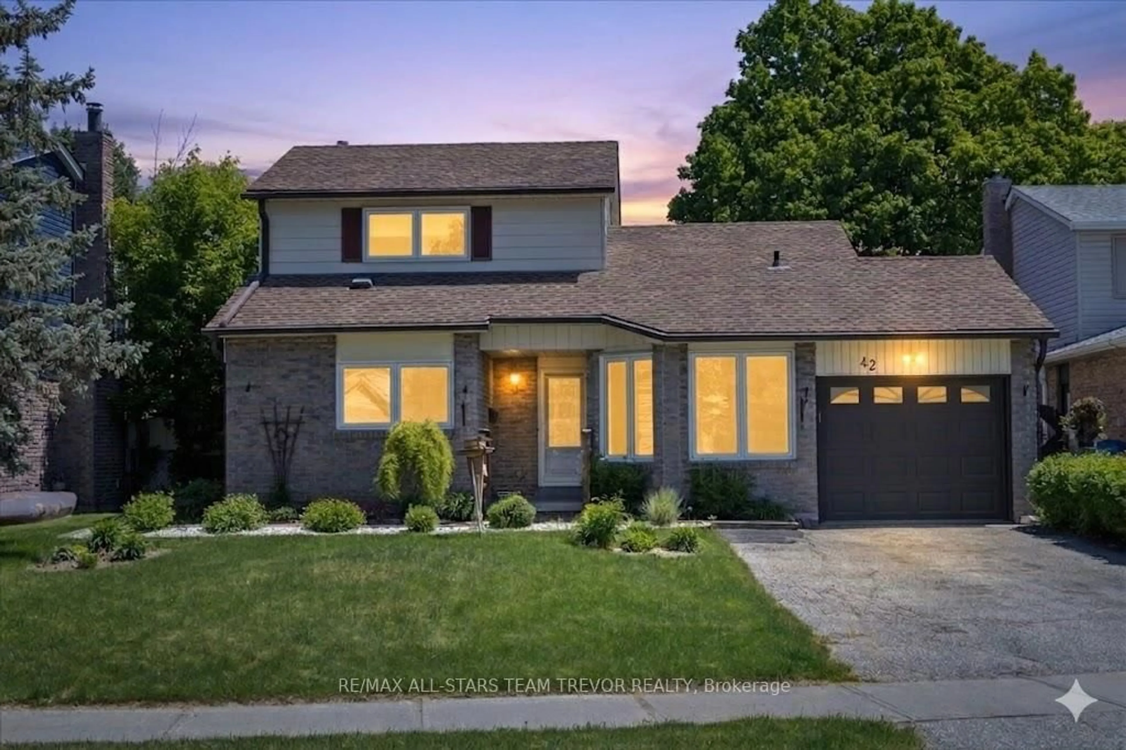 Home with brick exterior material, street for 42 Eastman Cres, Newmarket Ontario L3Y 5S1