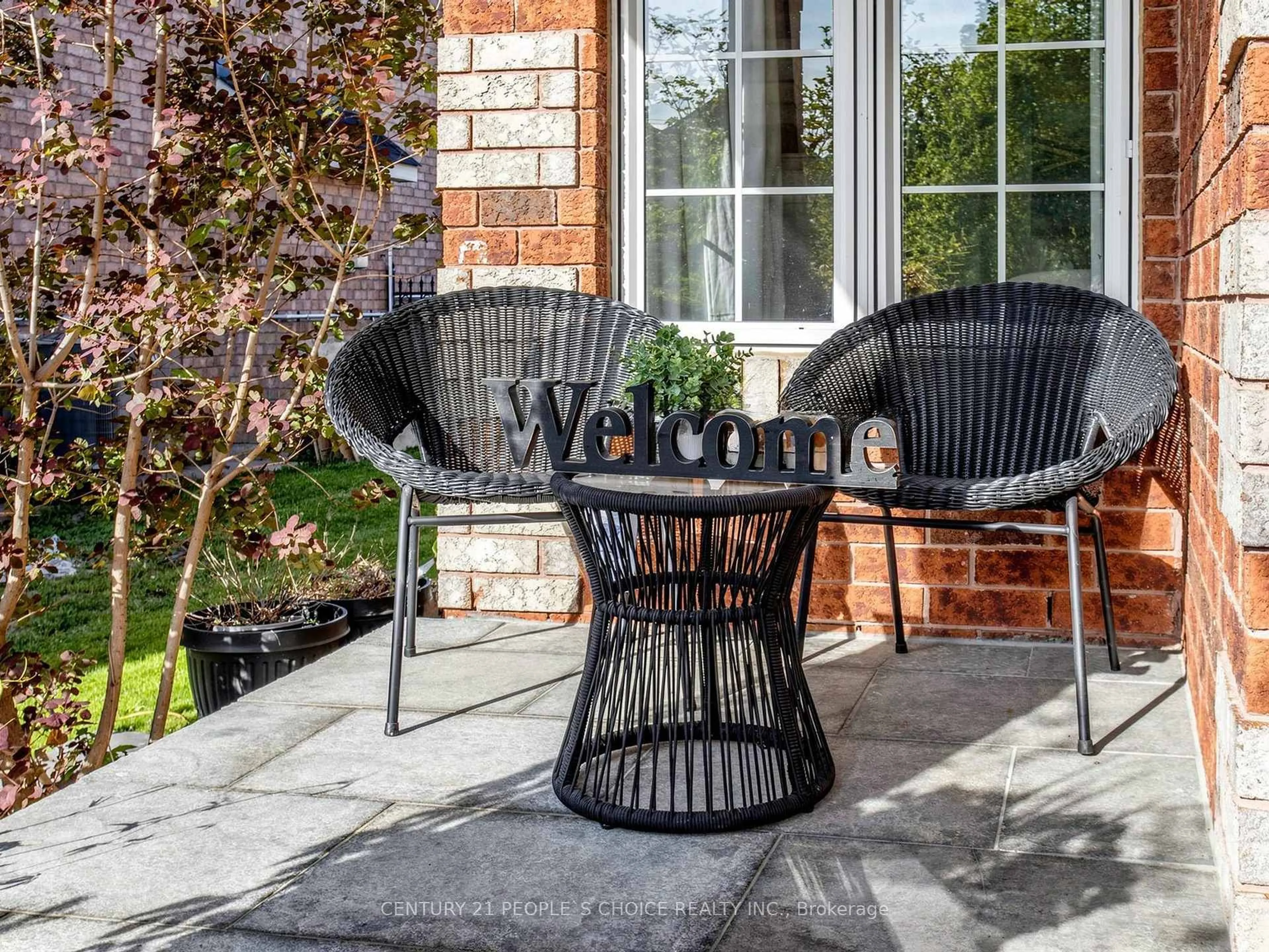 Patio, street for 63 Kerfoot Cres, Georgina Ontario L4P 4C1