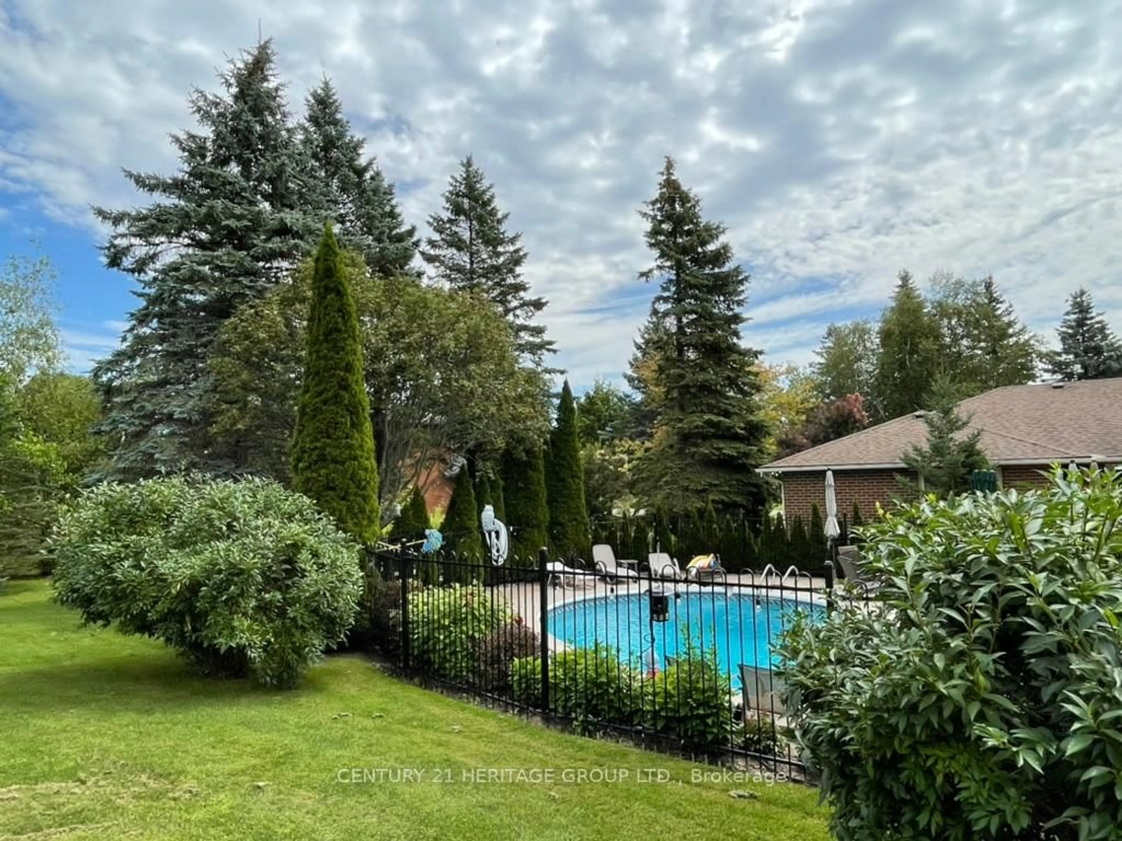 Pool for 287 Burns Blvd, King Ontario L7B 1E1