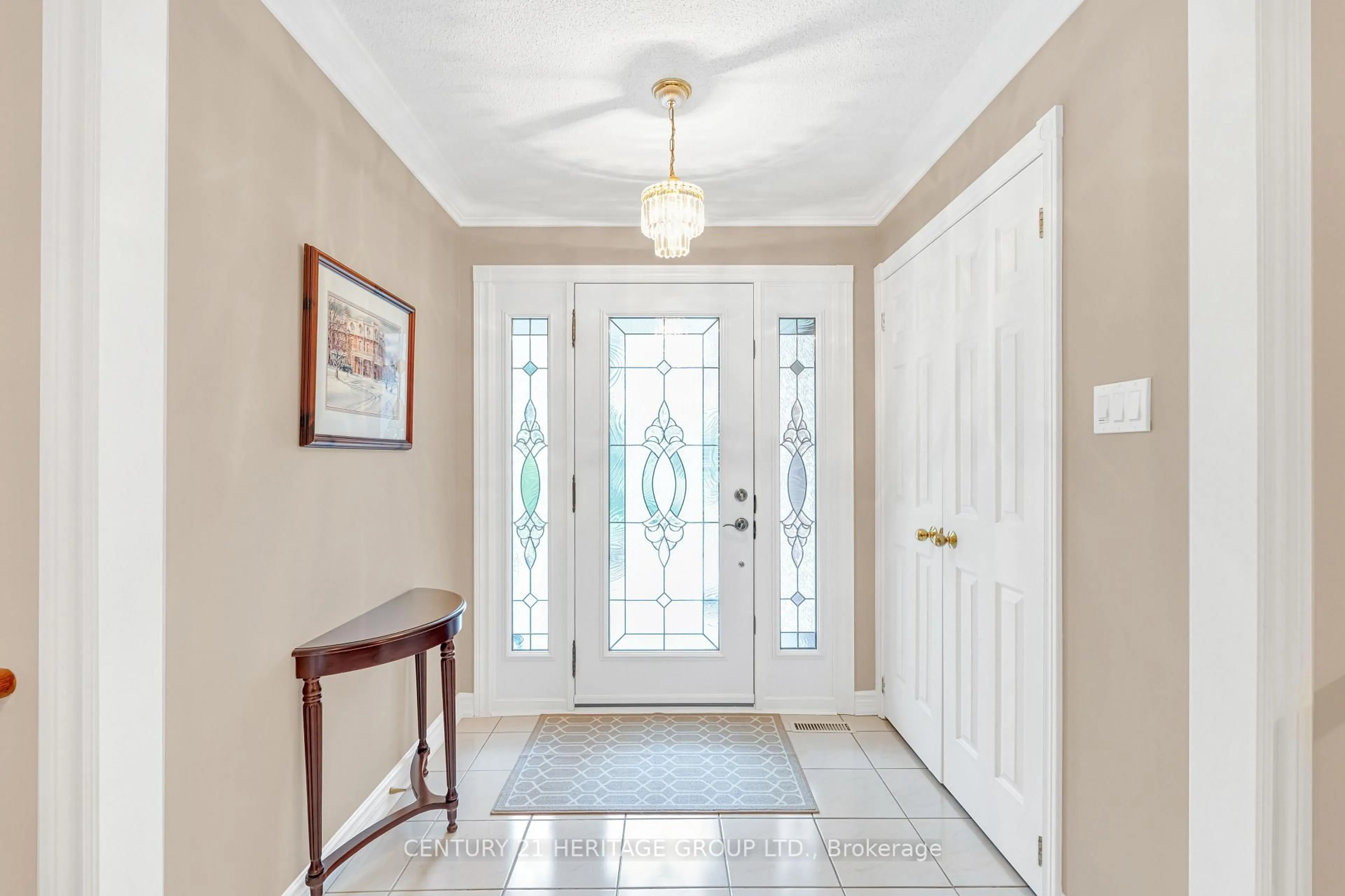 Indoor entryway for 287 Burns Blvd, King Ontario L7B 1E1