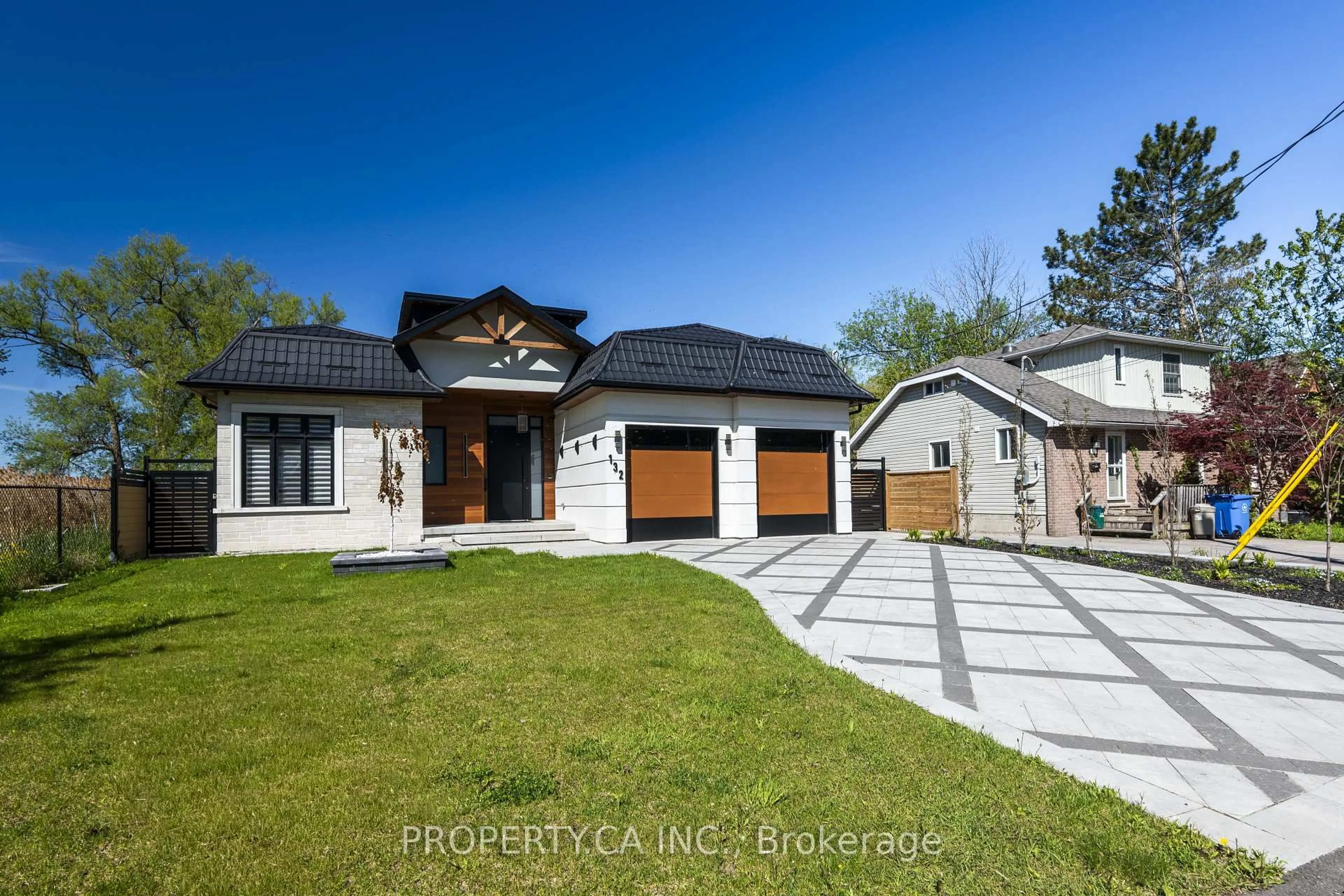 Home with brick exterior material, street for 132 Cook's Bay Dr, Georgina Ontario L4P 1M7