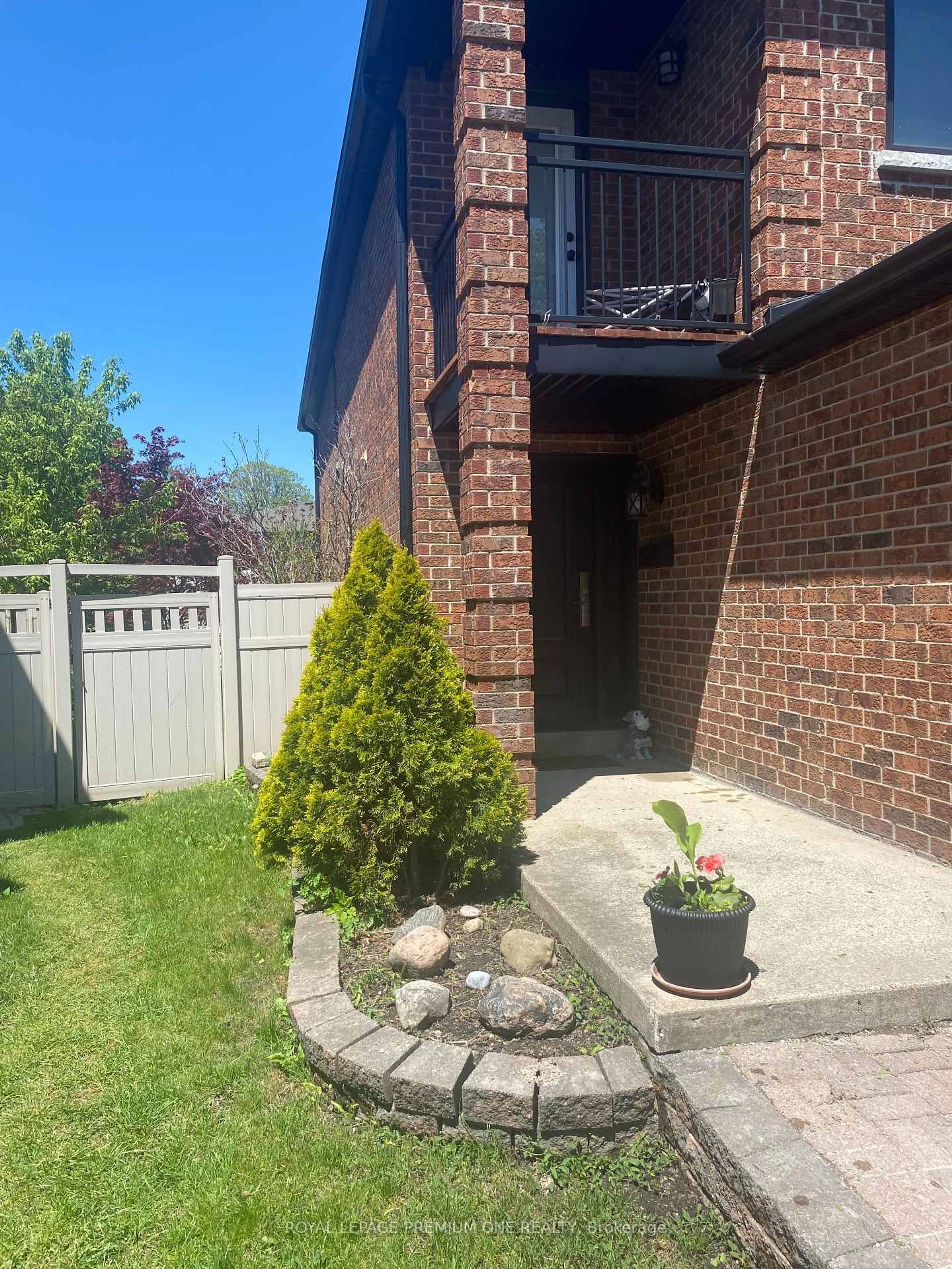 Unknown for 16 Muzzo Crt, Vaughan Ontario L4L 3K2