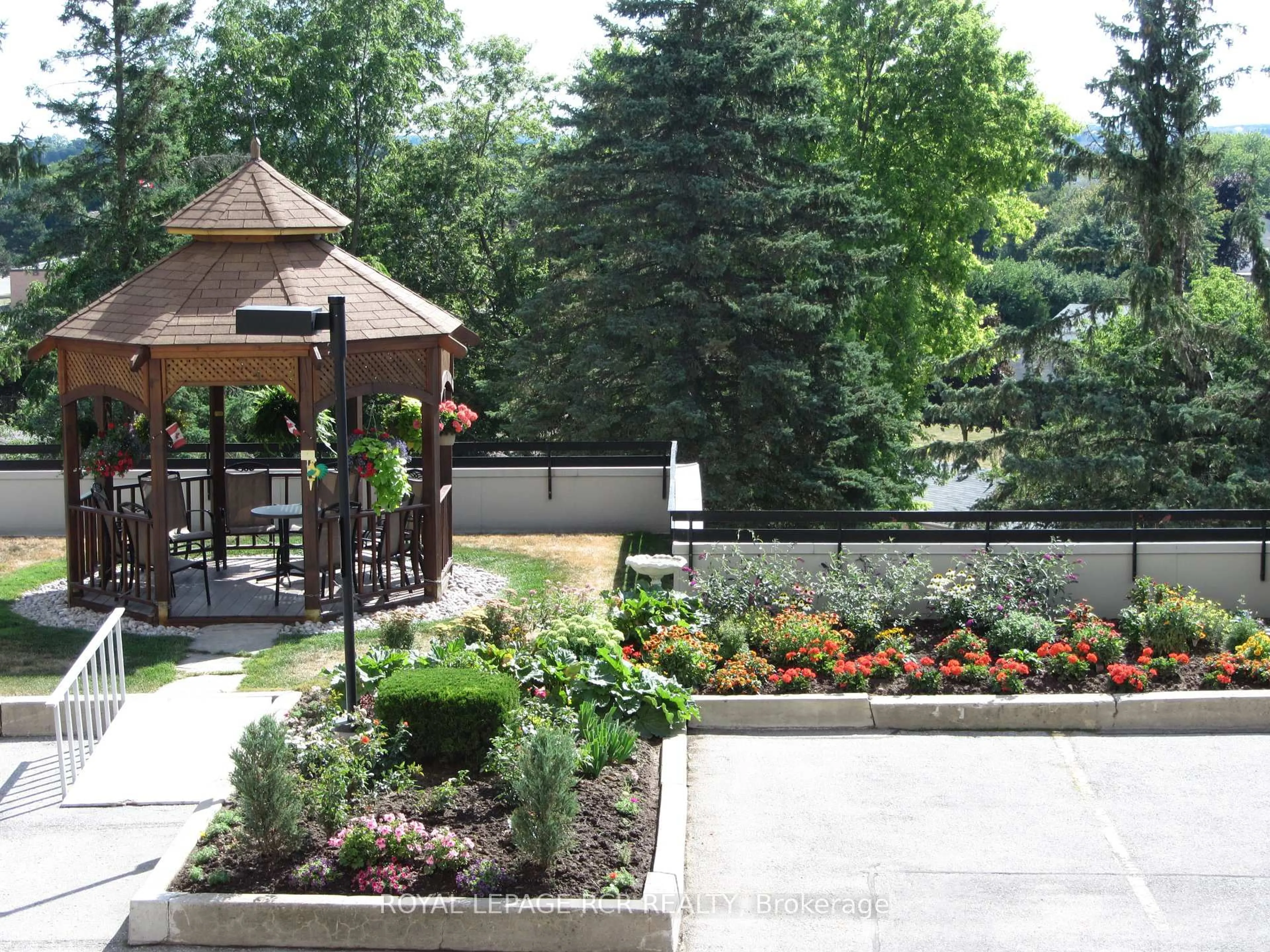Patio, mountain view for 40 William Roe Blvd #1011, Newmarket Ontario L3Y 5N7