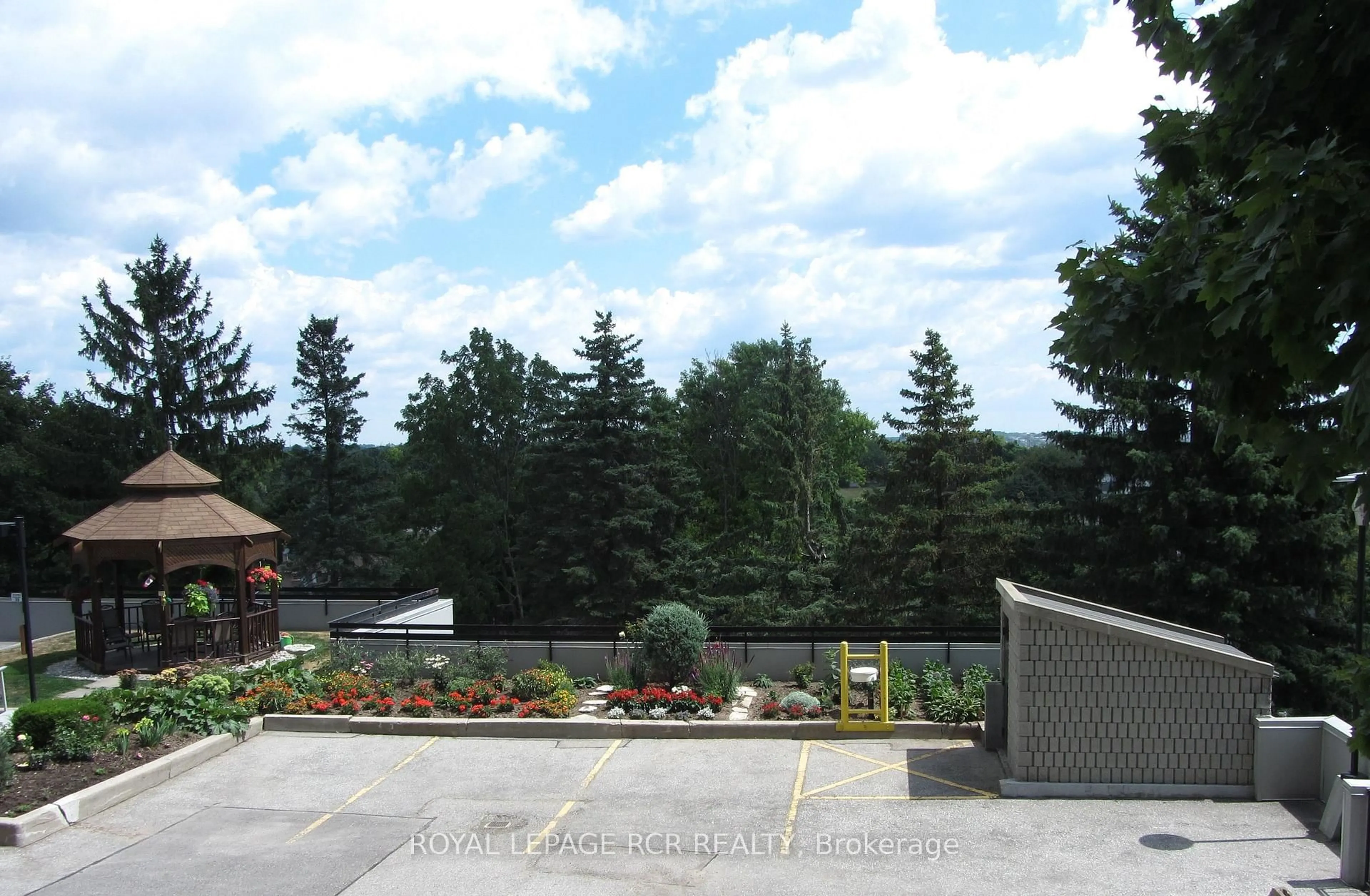 Patio, mountain view for 40 William Roe Blvd #1011, Newmarket Ontario L3Y 5N7