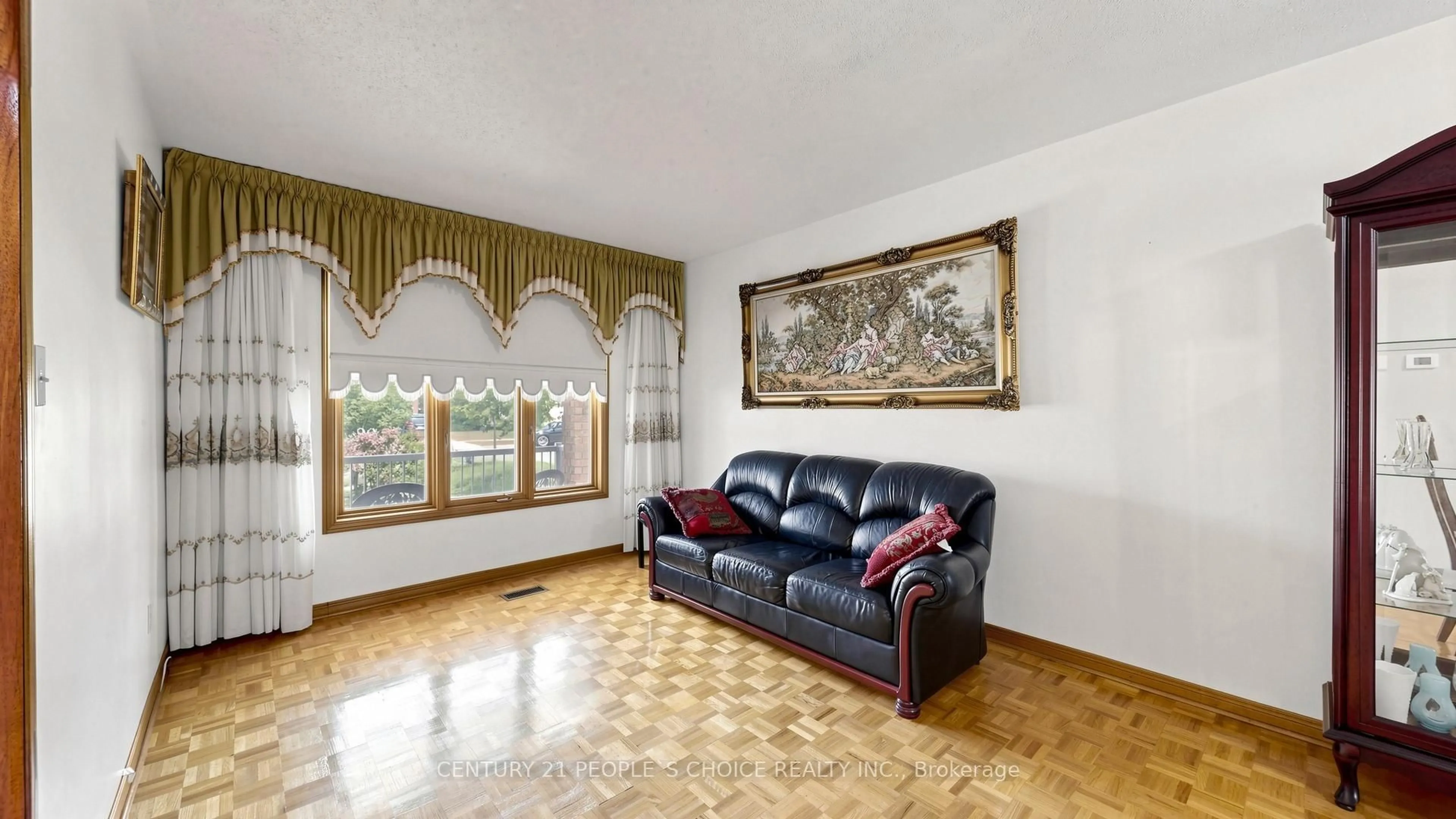 Living room with furniture, unknown for 145 Chancellor Dr, Vaughan Ontario L4L 7M9