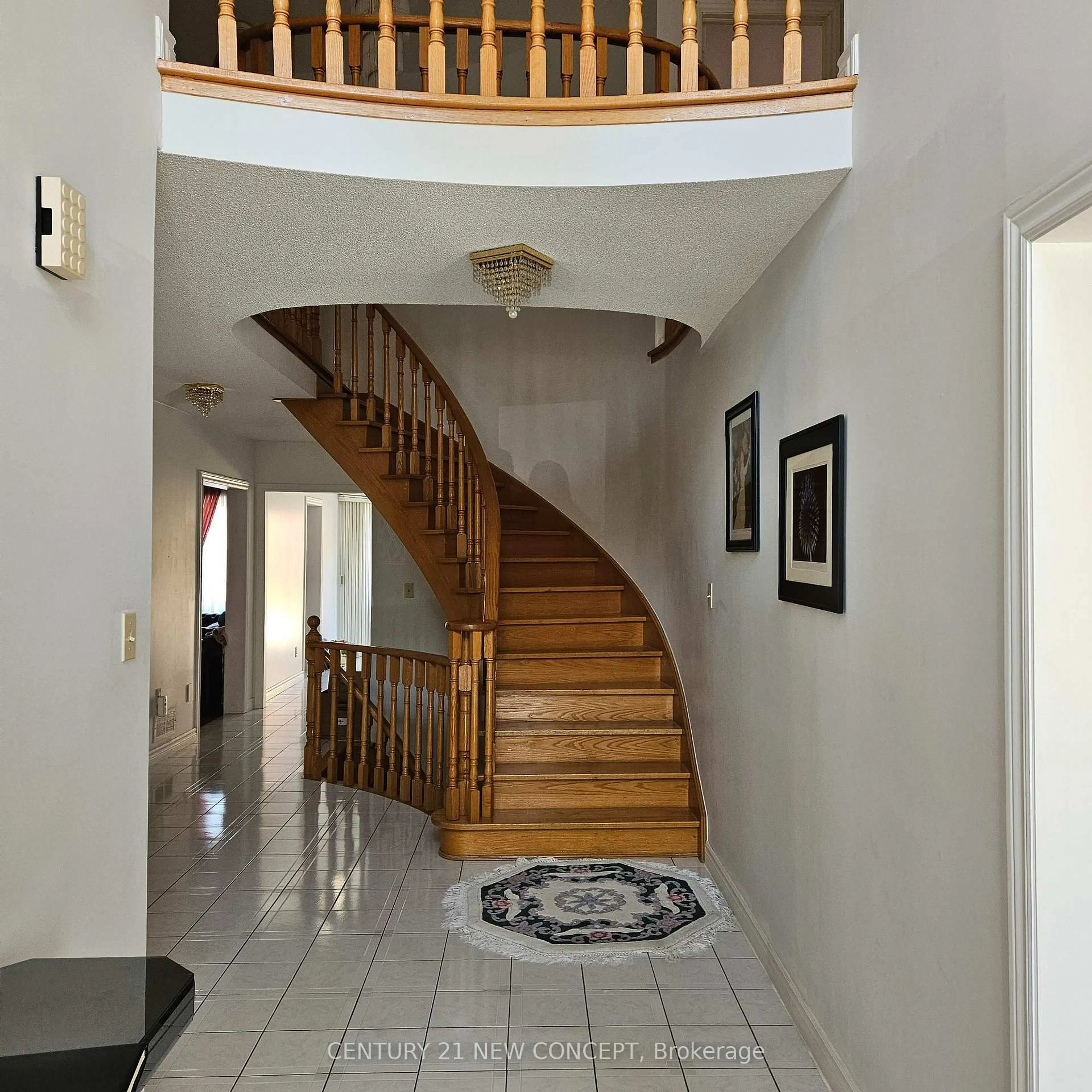 Indoor foyer for 3 Hearthstone Cres, Richmond Hill Ontario L4B 3E2