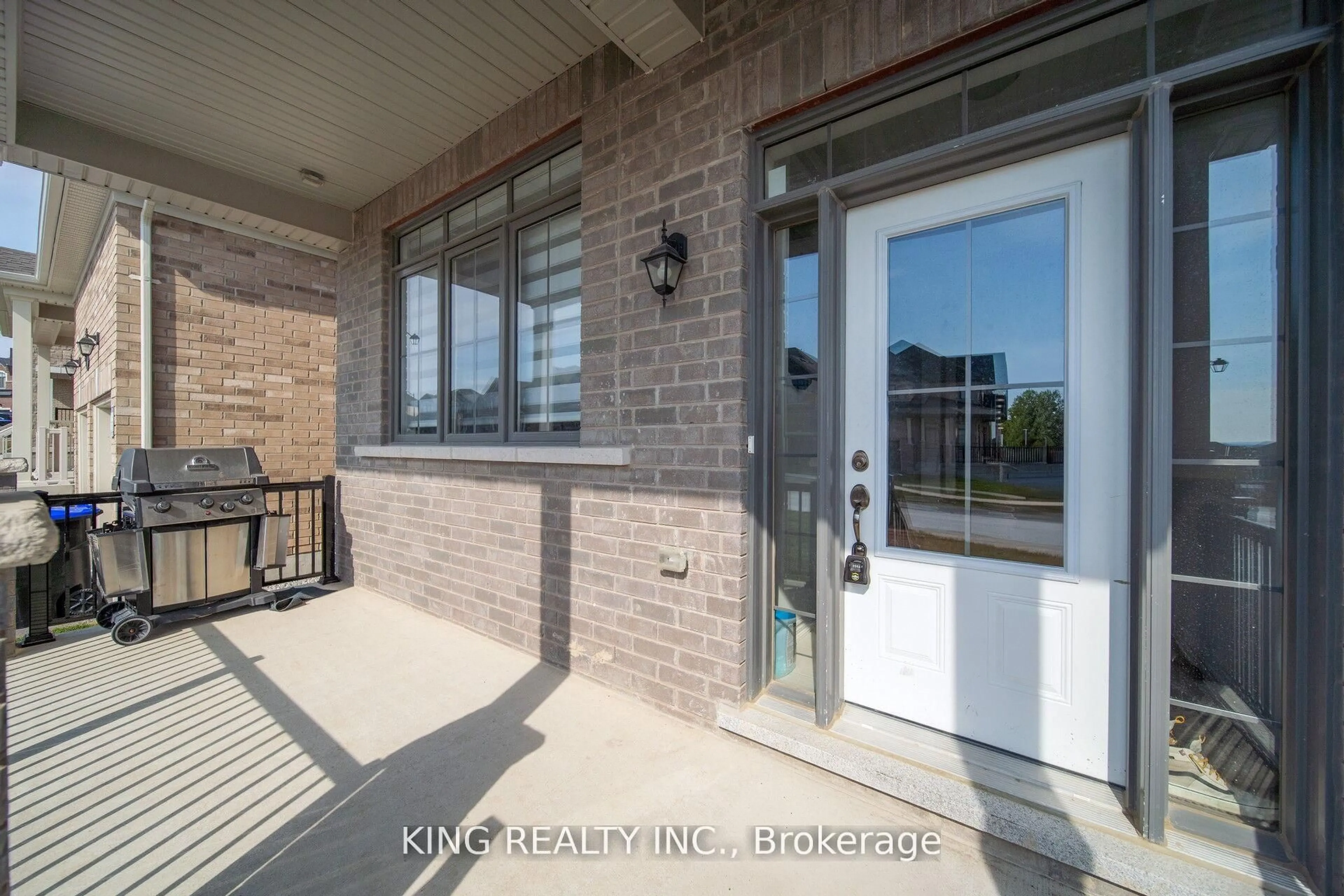 Indoor entryway for 69 Lawrence D. Pridham Ave, New Tecumseth Ontario L9R 0X4