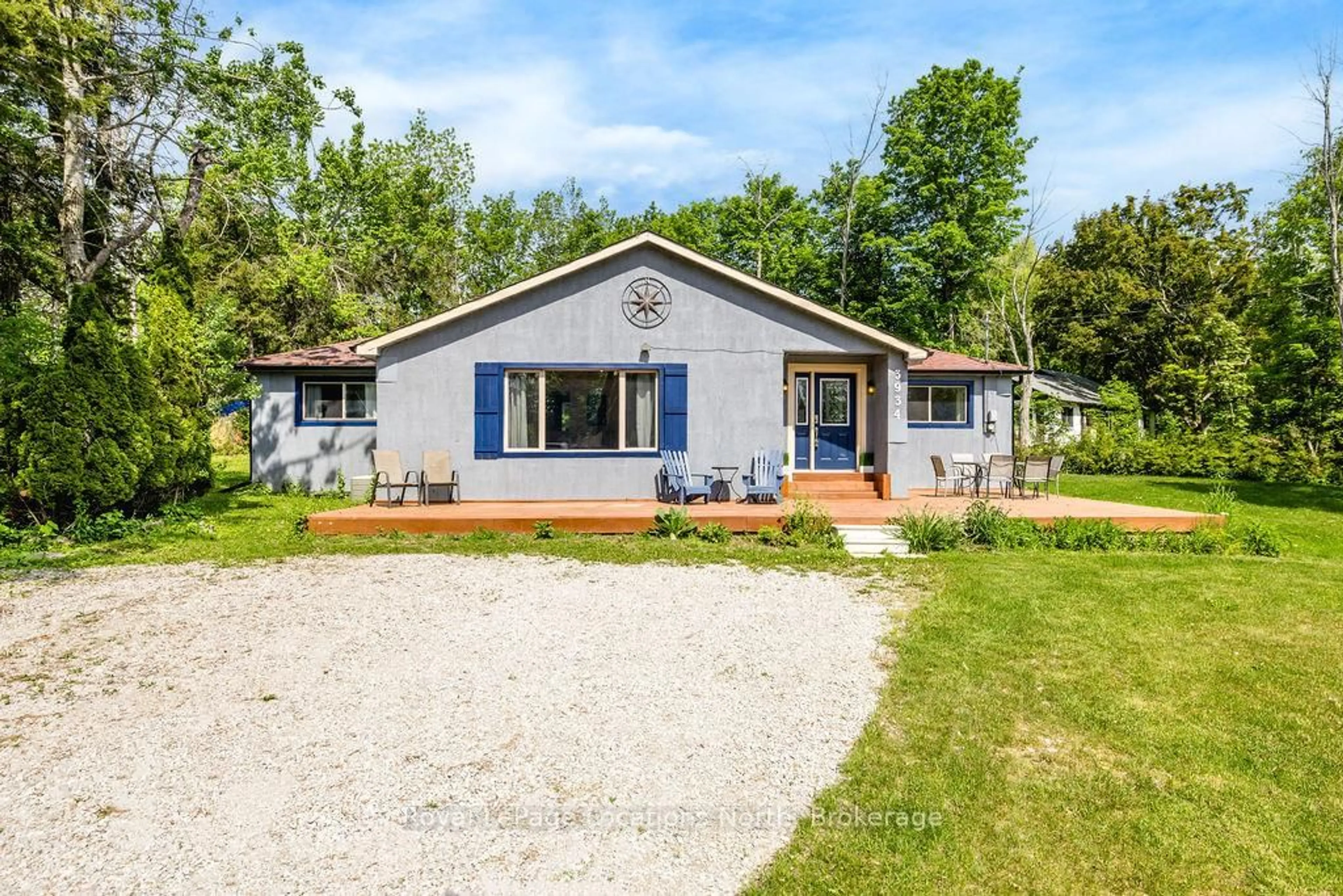 A pic from outside/outdoor area/front of a property/back of a property/a pic from drone, unknown for 3934 Lakeview Rd, Innisfil Ontario L9S 2V5