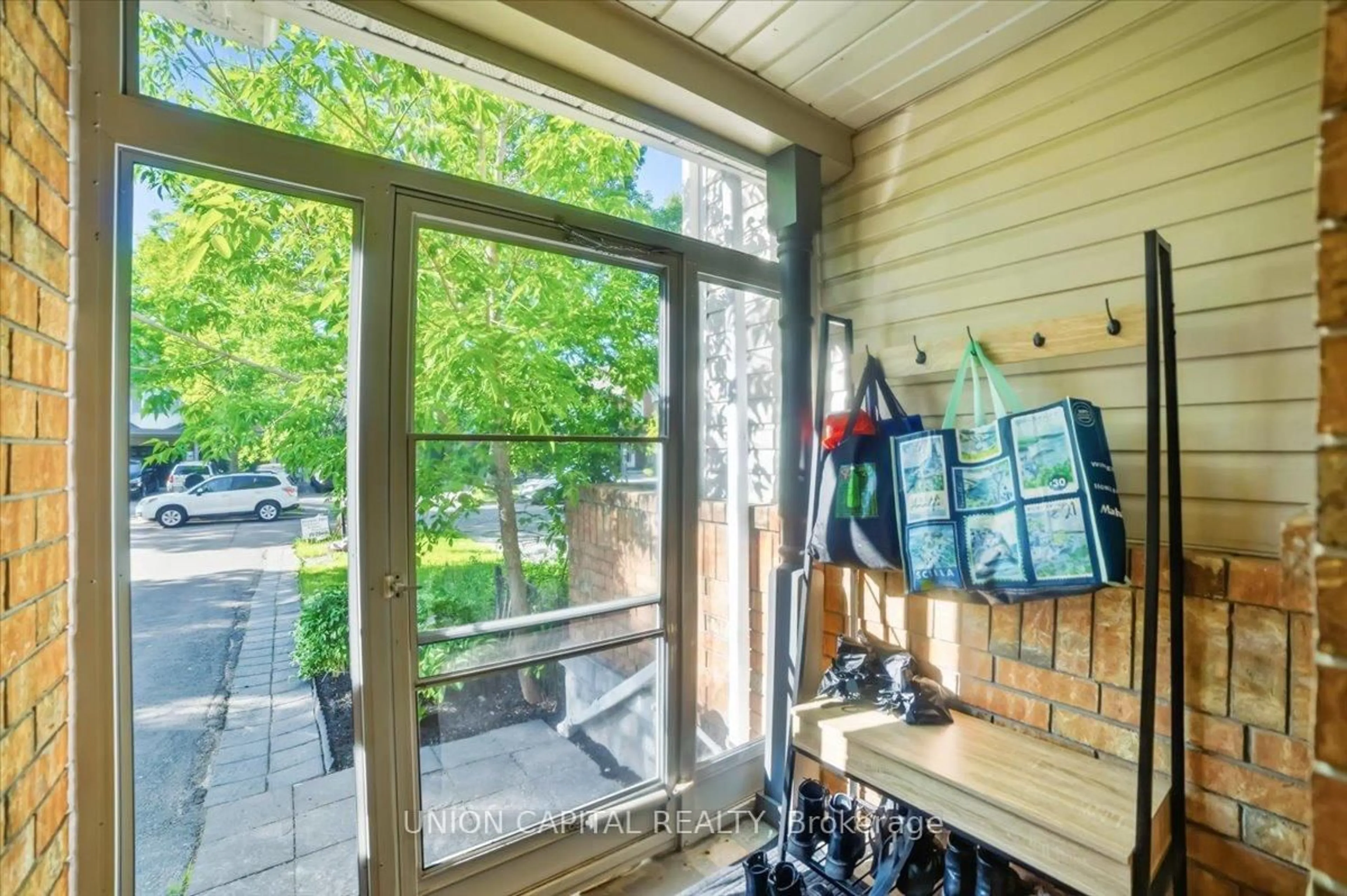 Indoor entryway for 31 Ochalski Rd, Aurora Ontario L4G 7J3