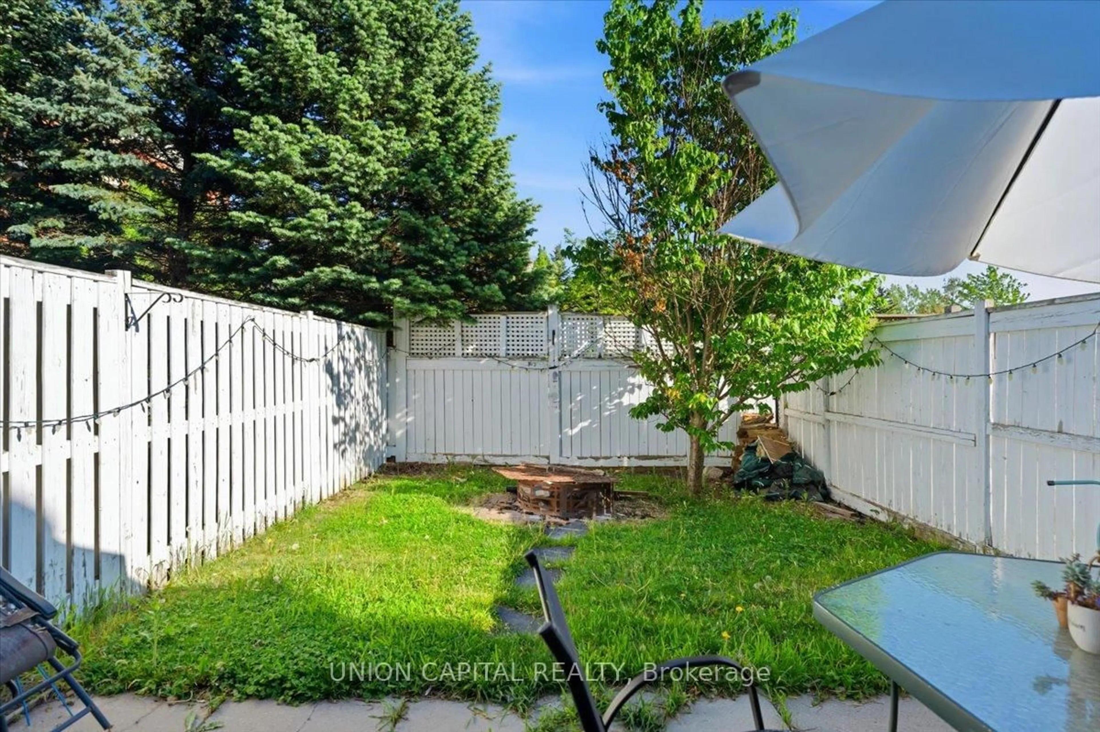 Patio, street for 31 Ochalski Rd, Aurora Ontario L4G 7J3