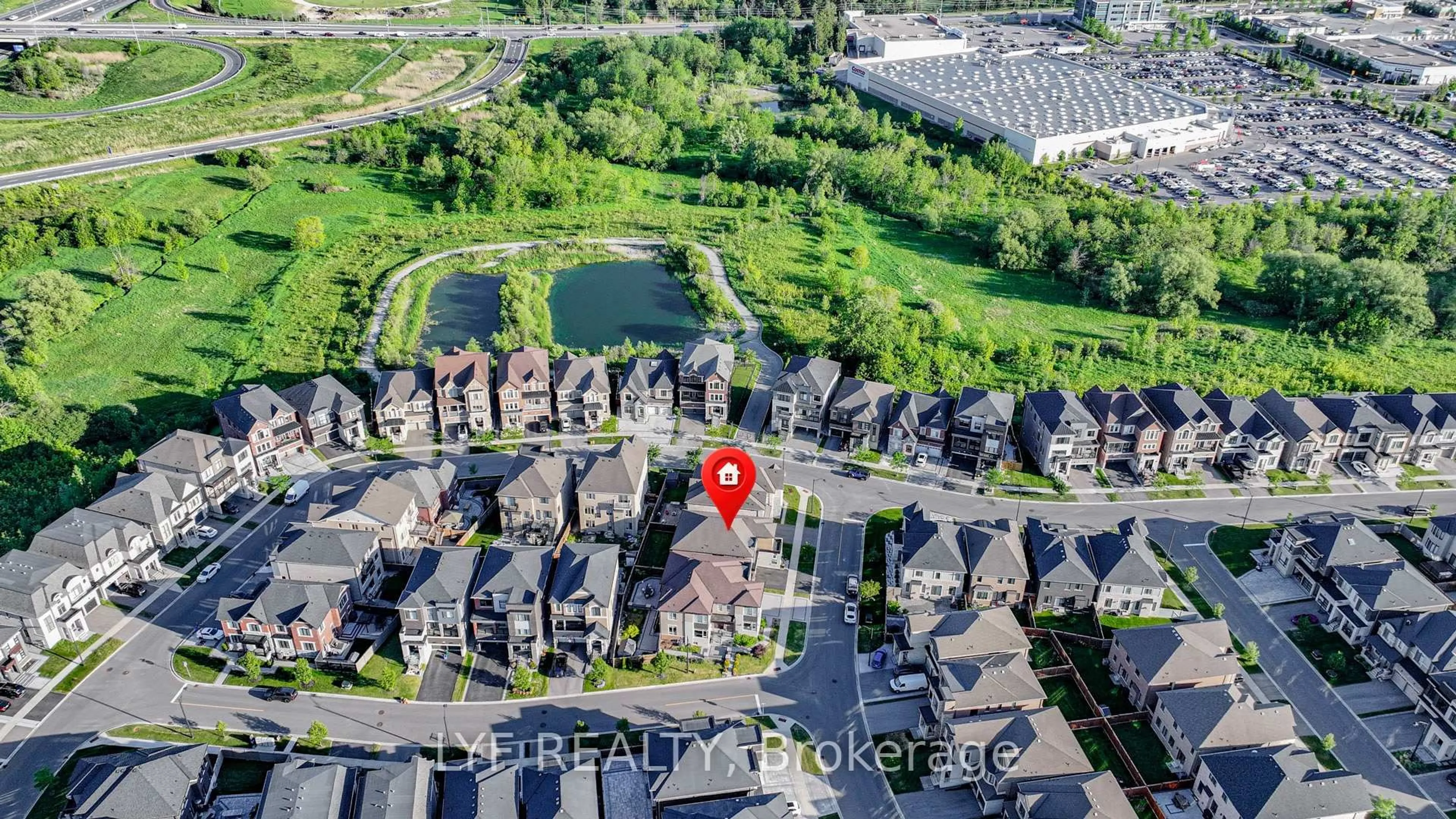 A pic from outside/outdoor area/front of a property/back of a property/a pic from drone, street for 7 Seager St, Richmond Hill Ontario L4S 0H1